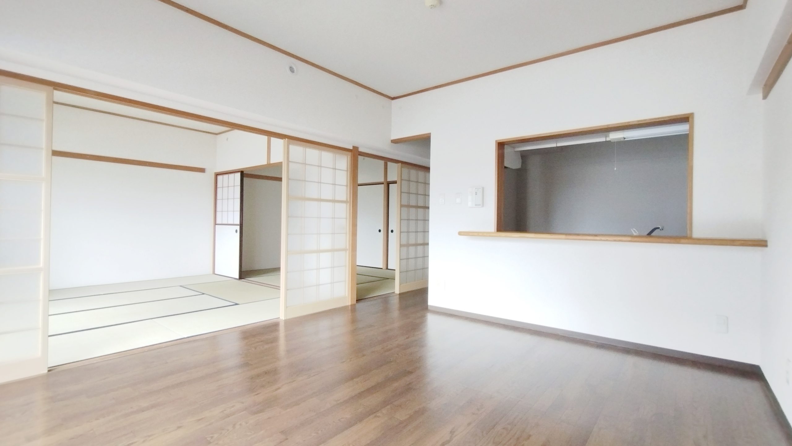 南面2面採光のため明るく広々としたリビング