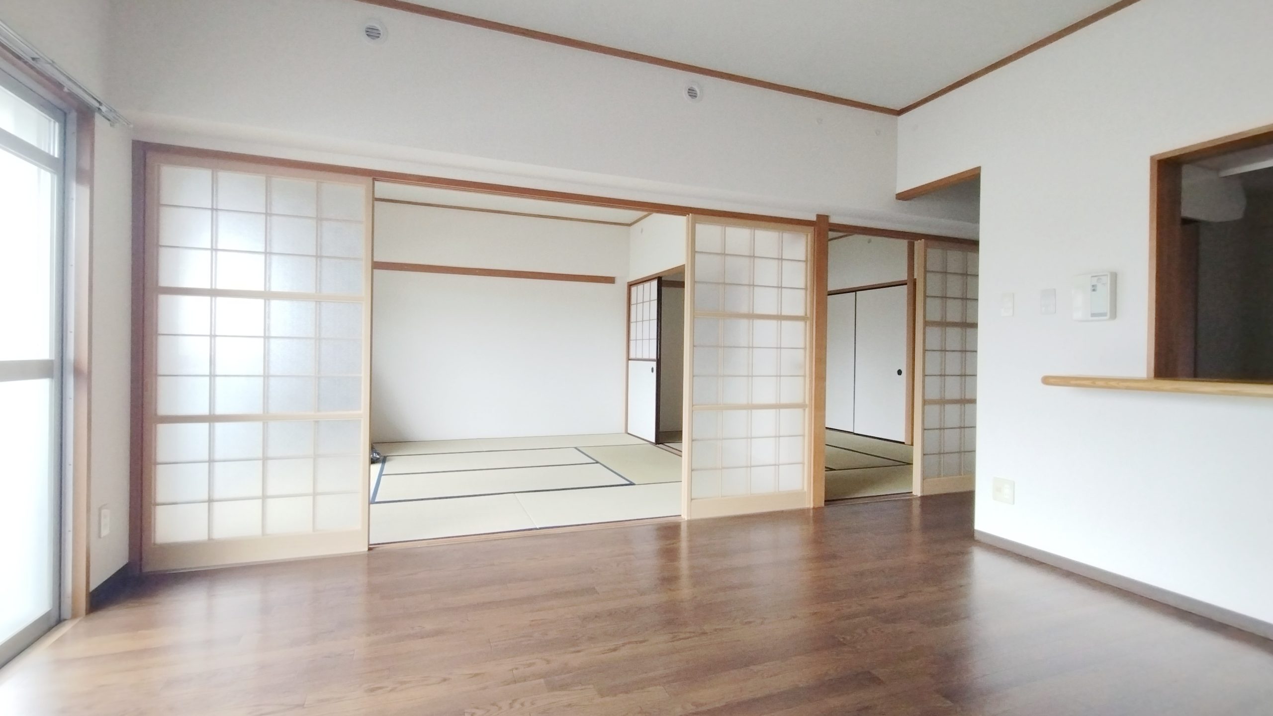 柔らかな日差しが部屋を明るくします