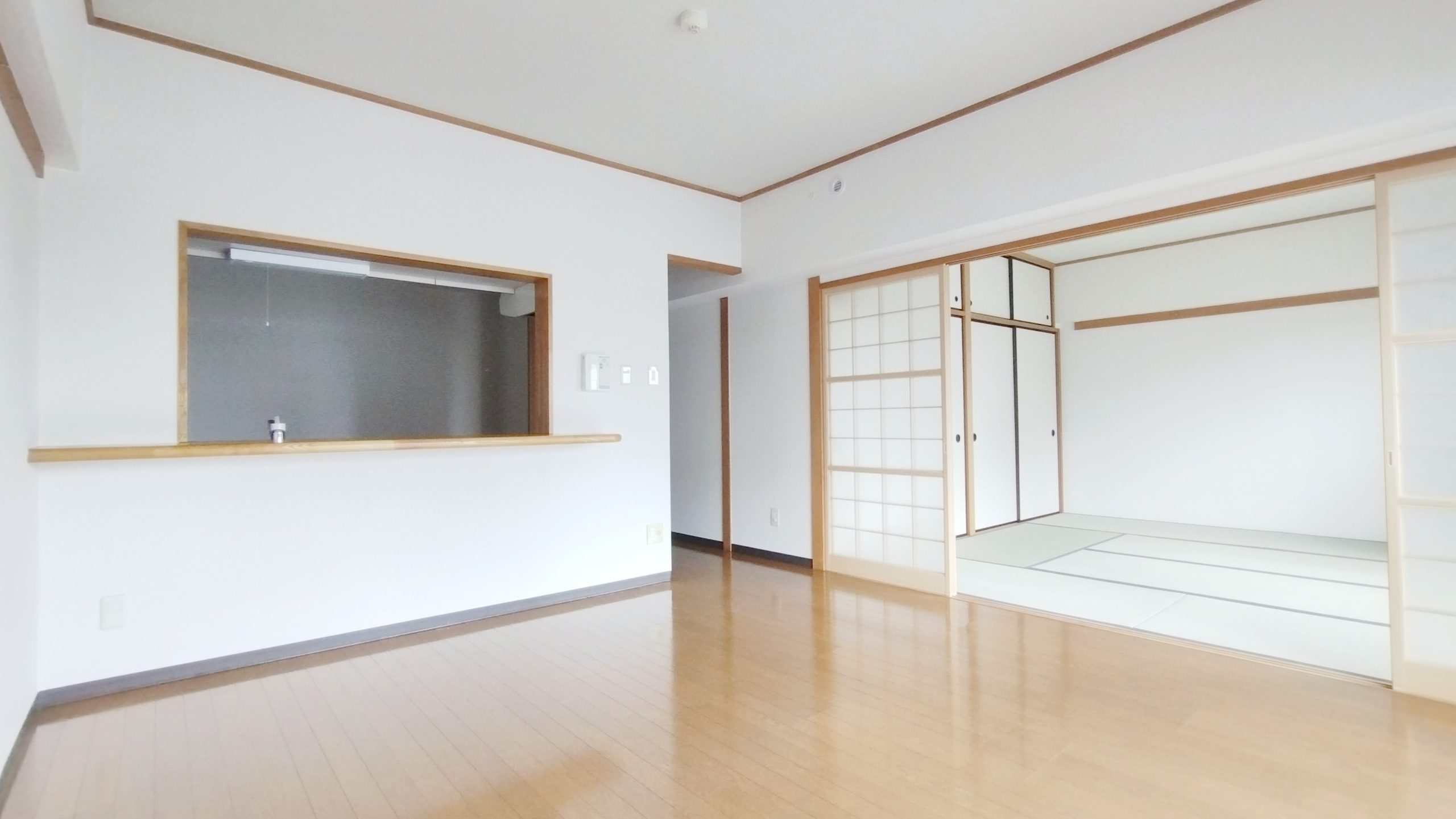 南面2面採光のため明るく広々としたリビング