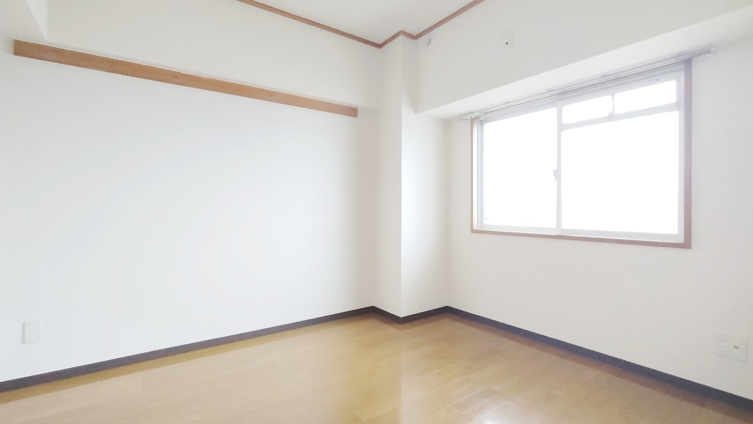 洋室(1) 大きな開口があるため北側でも明るく過ごせます