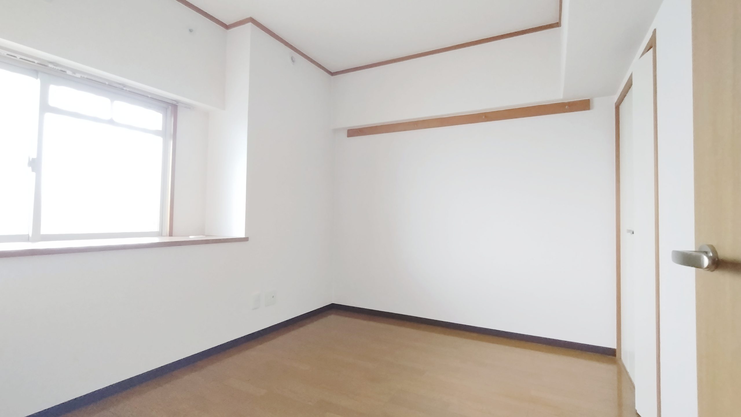 洋室(2) 大きな開口があるため北側でも明るく過ごせます