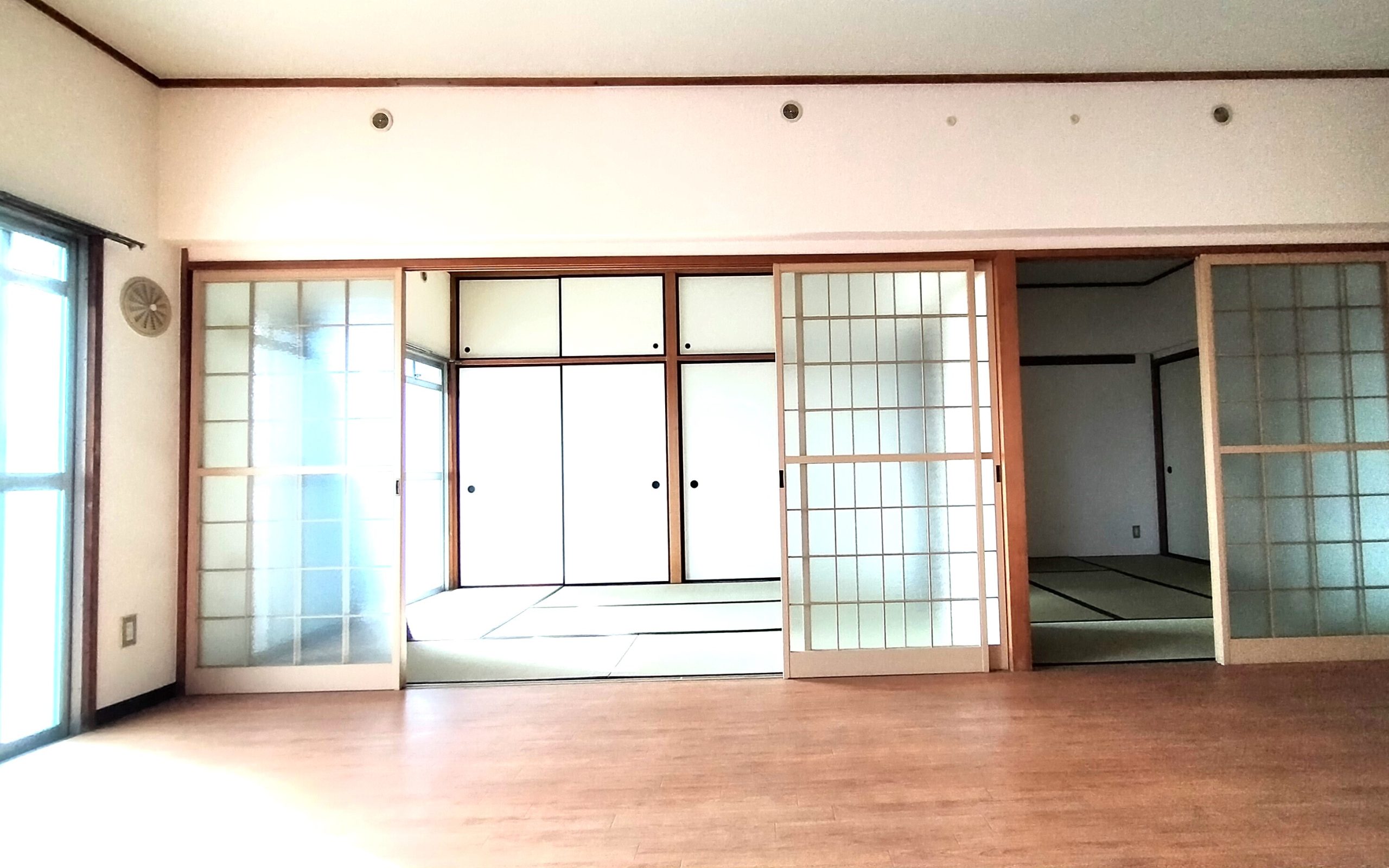 和室にも開口があるために柔らかな日差しが差し込みます