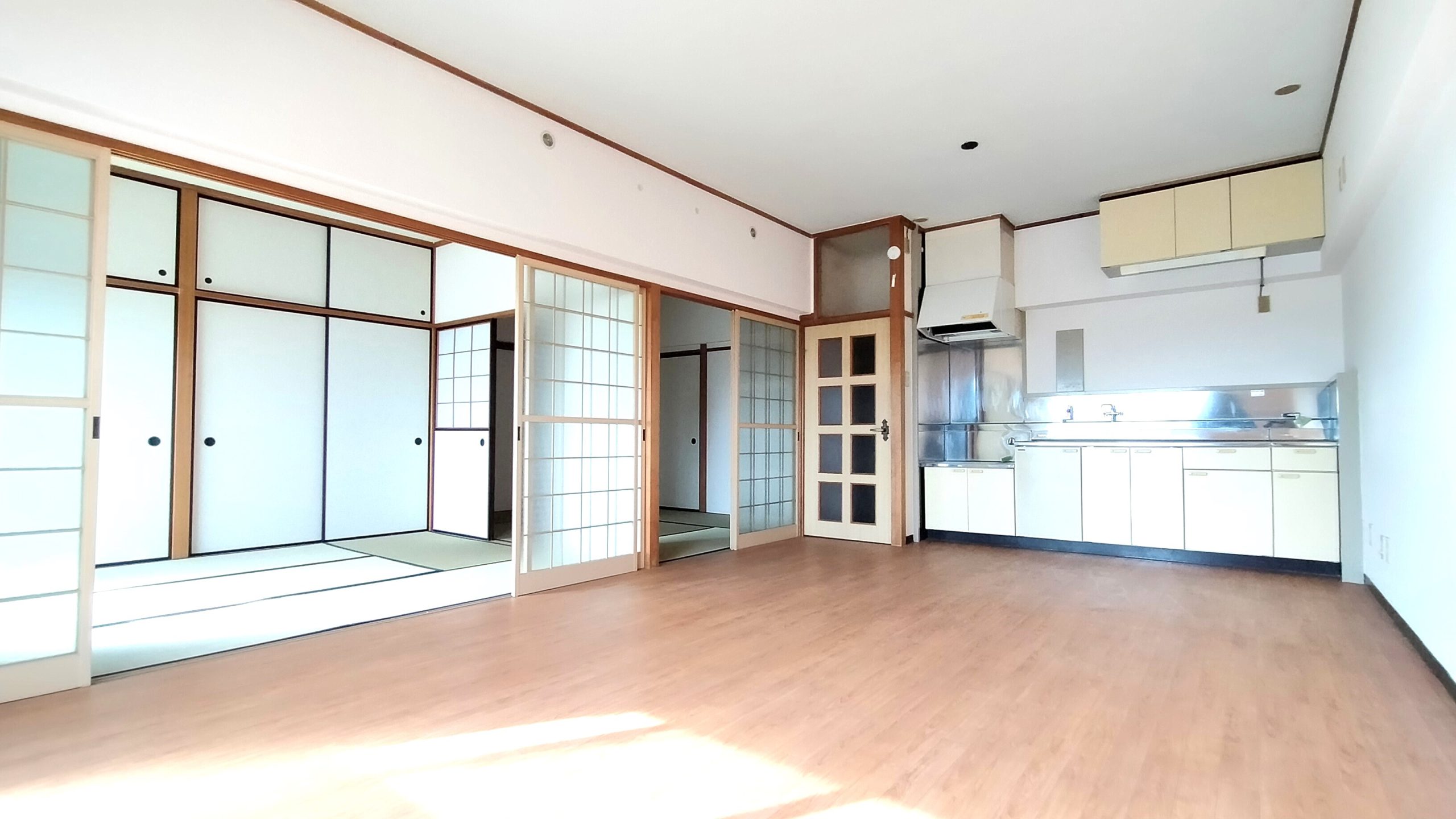 南面2面採光のため明るく広々としたリビング