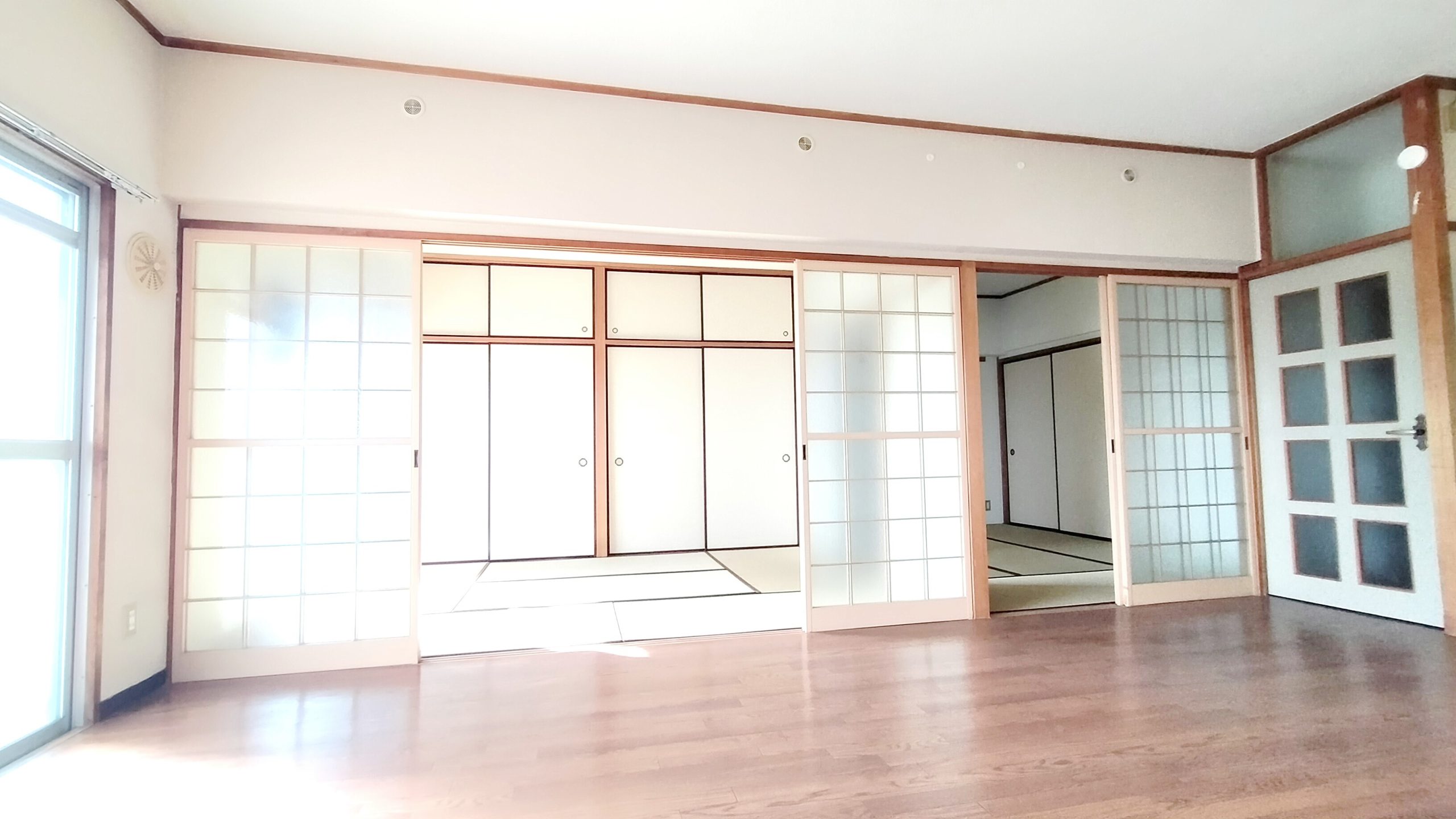 和室にも開口があるために柔らかな日差しが差し込みます