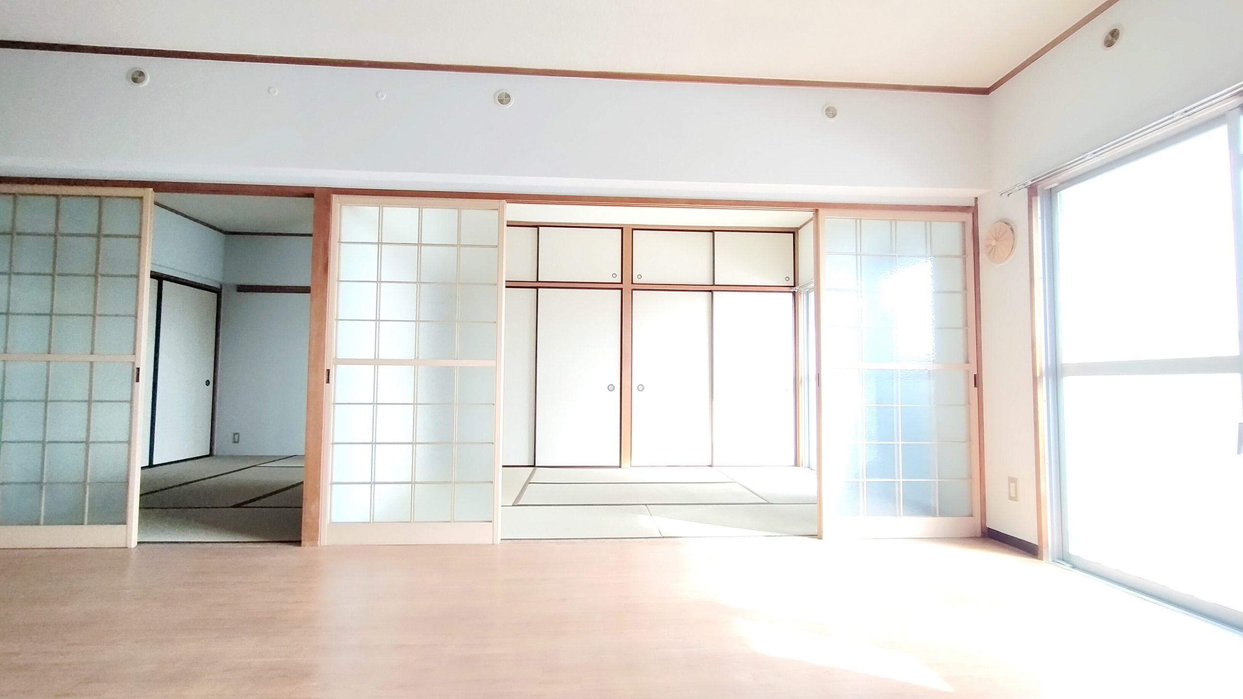 和室にも開口があるために柔らかな日差しが差し込みます