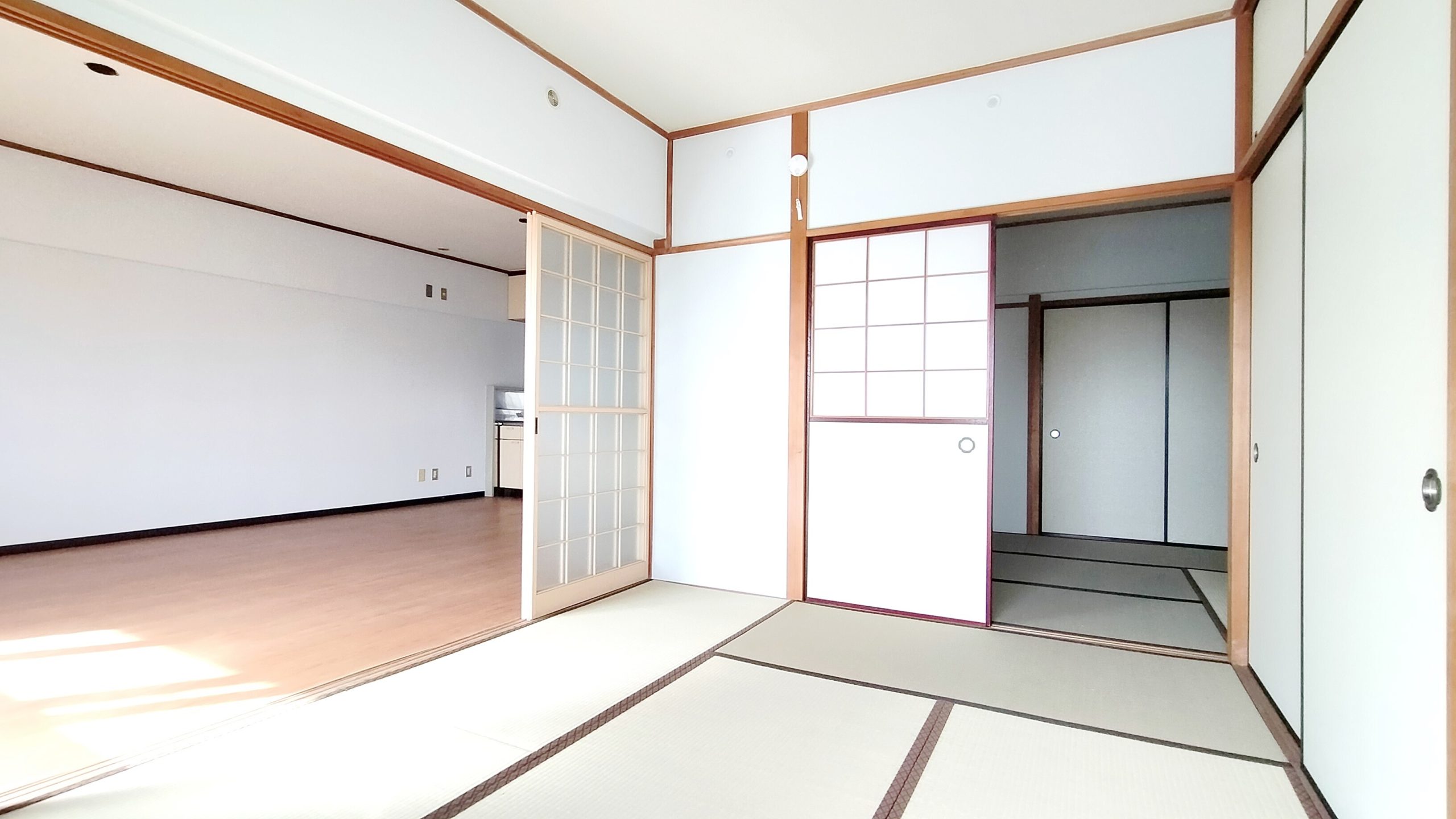 和室にも開口があるために柔らかな日差しが差し込みます