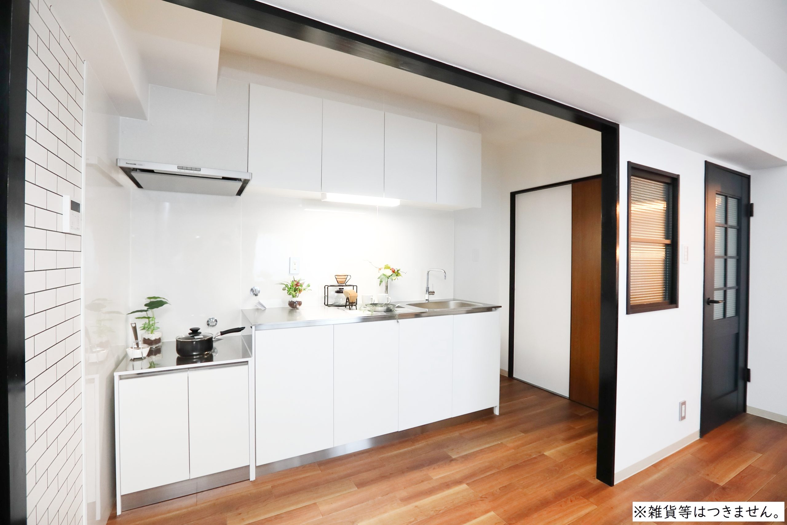 スッキリとしたホワイトデザインのキッチン