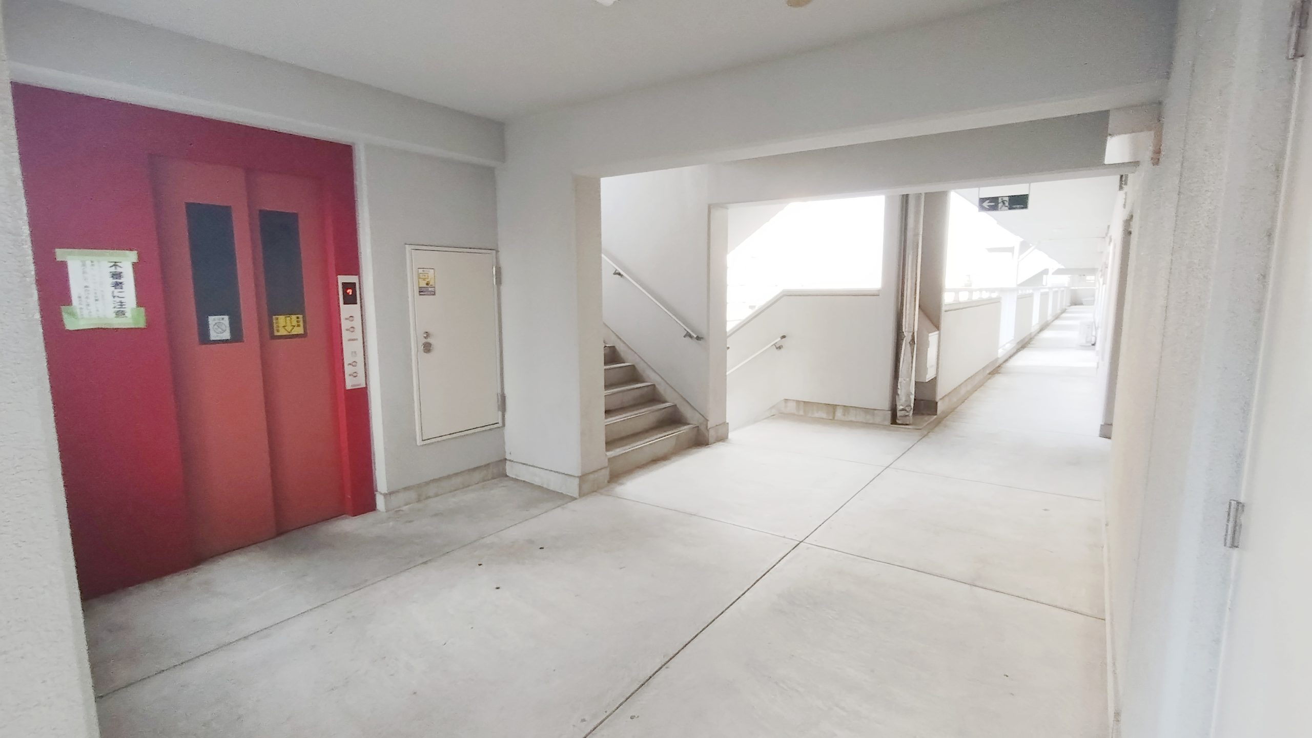 EVホールは広々しています