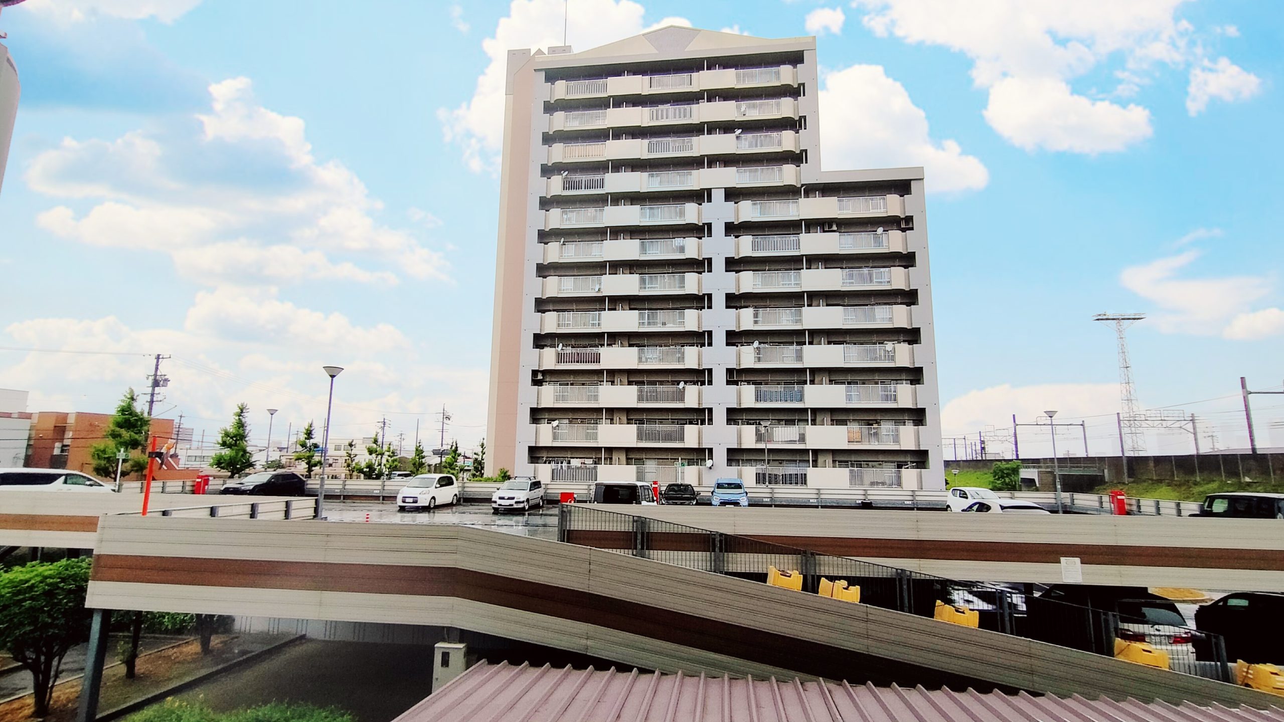 A棟B棟間には自走式駐車場があります