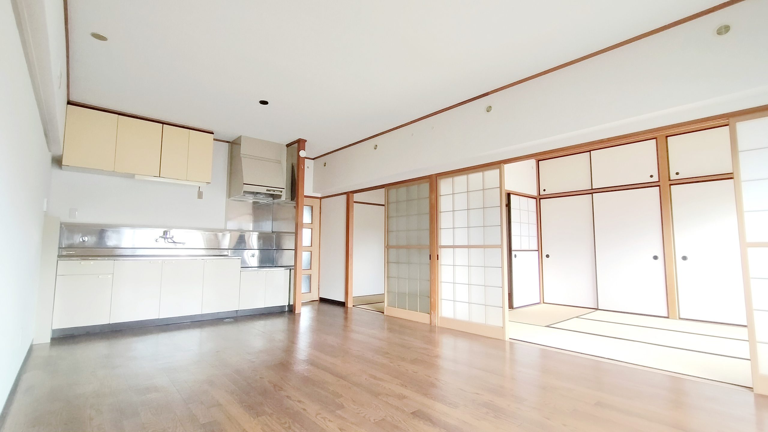 南面2面採光のため明るく広々としたリビング