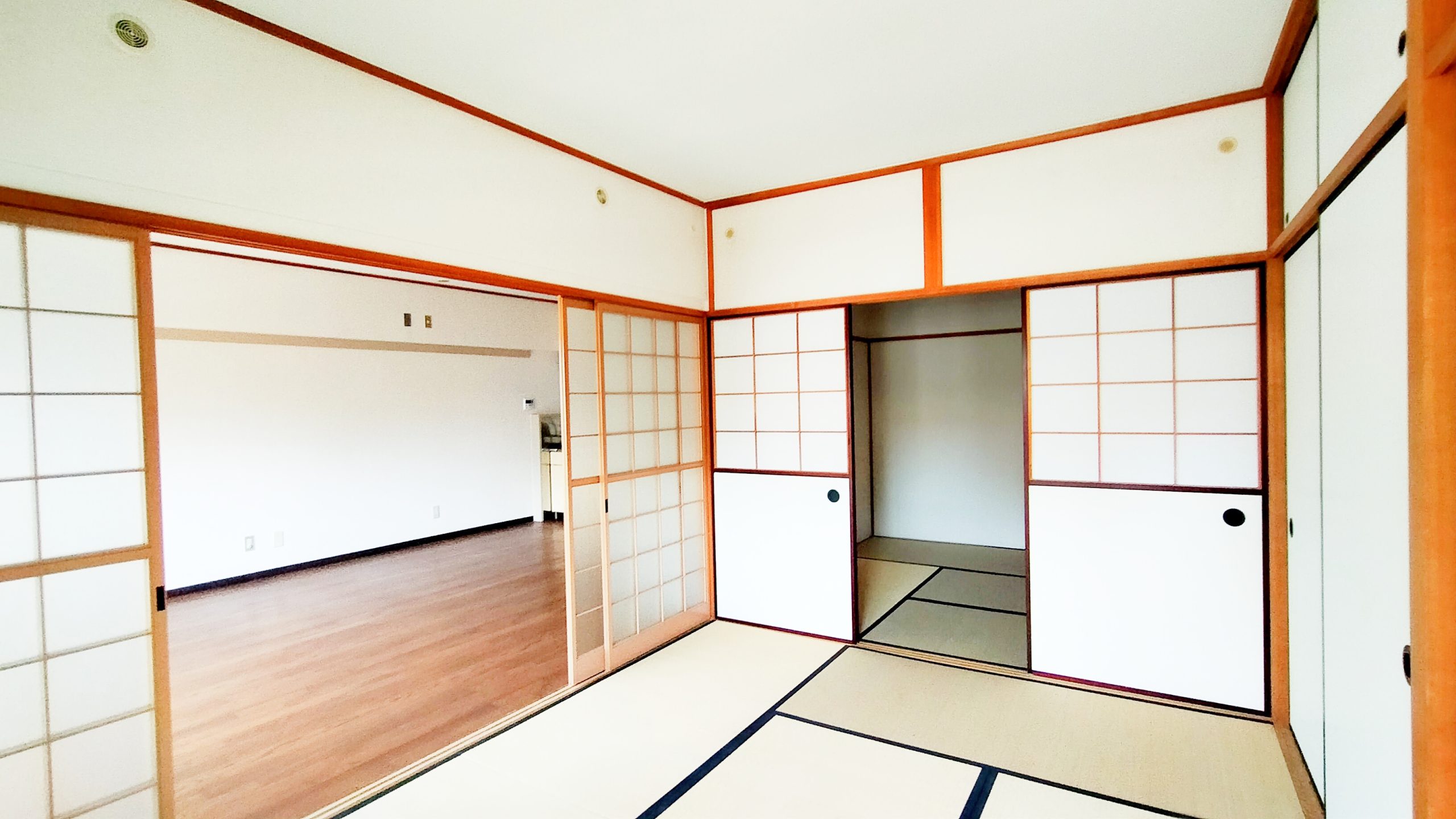 和室にも開口があるために柔らかな日差しが差し込みます