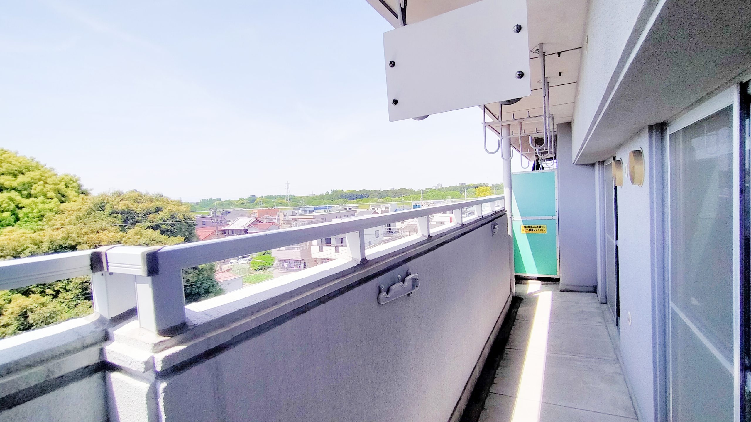 2面開口のためバルコニーは広々しています