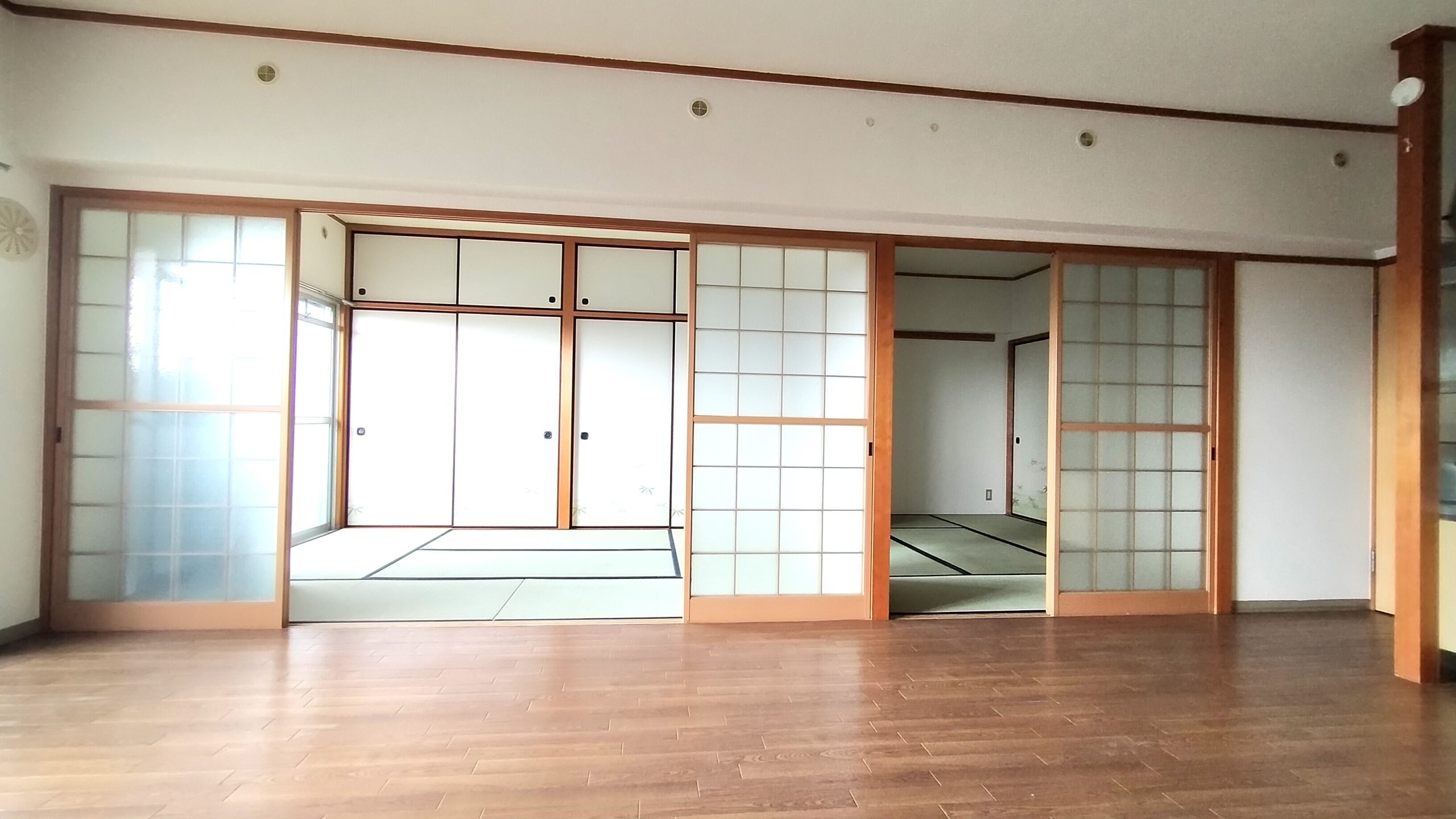 和室にも開口があるために柔らかな日差しが差し込みます