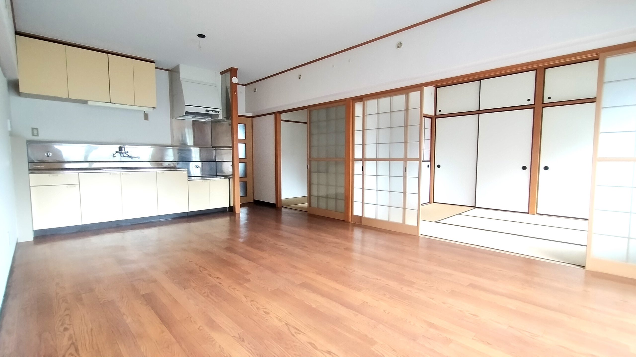 南面2面採光のため明るく広々としたリビング