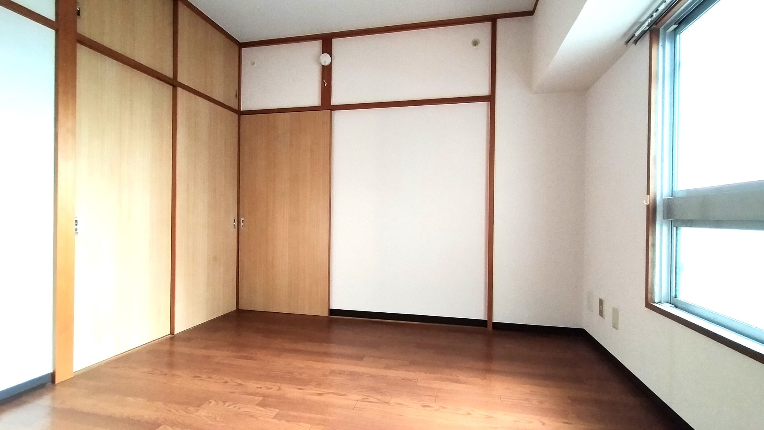 洋室(1) 押入もあり収納もばっちりです