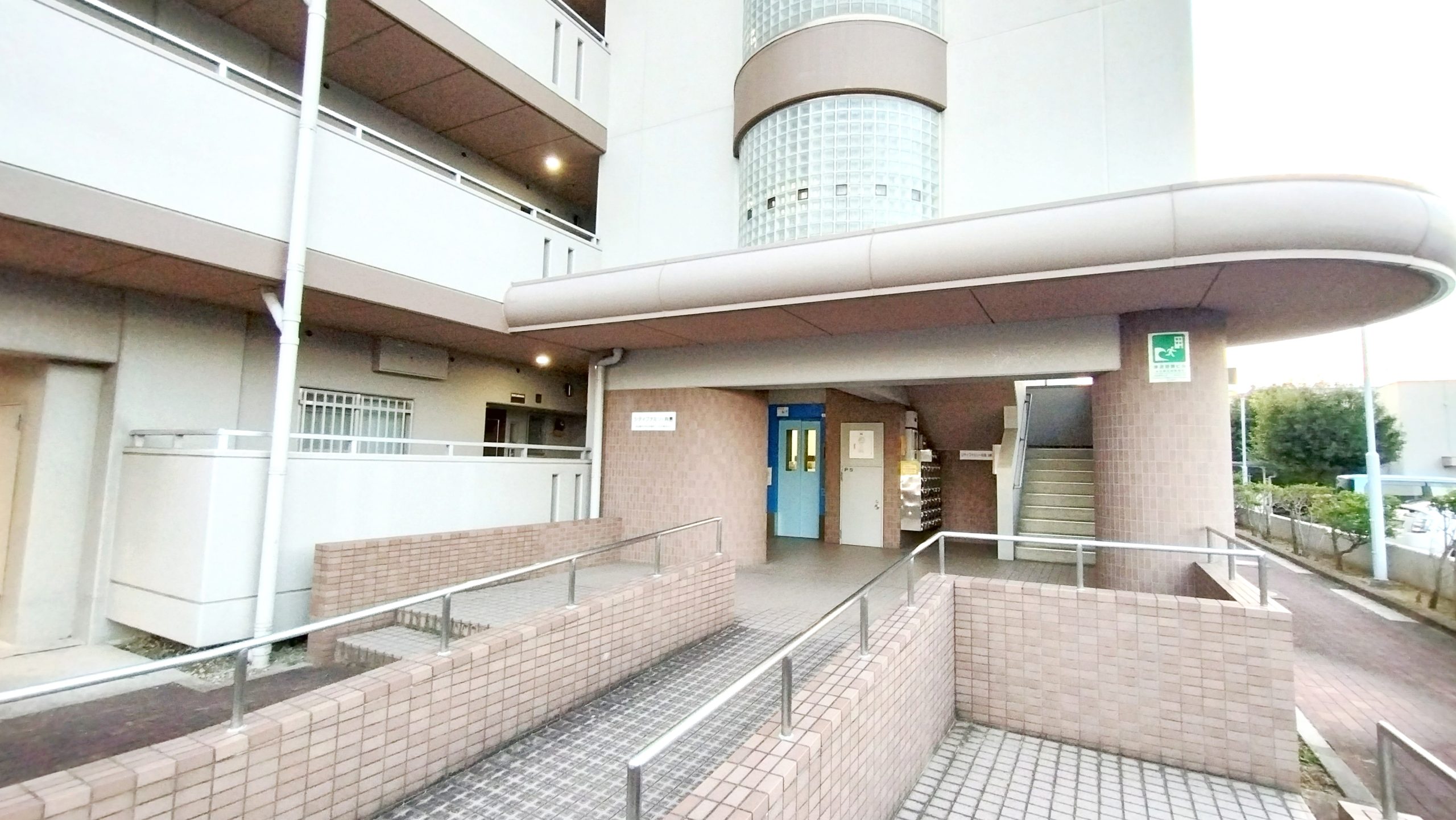 A棟エントランス