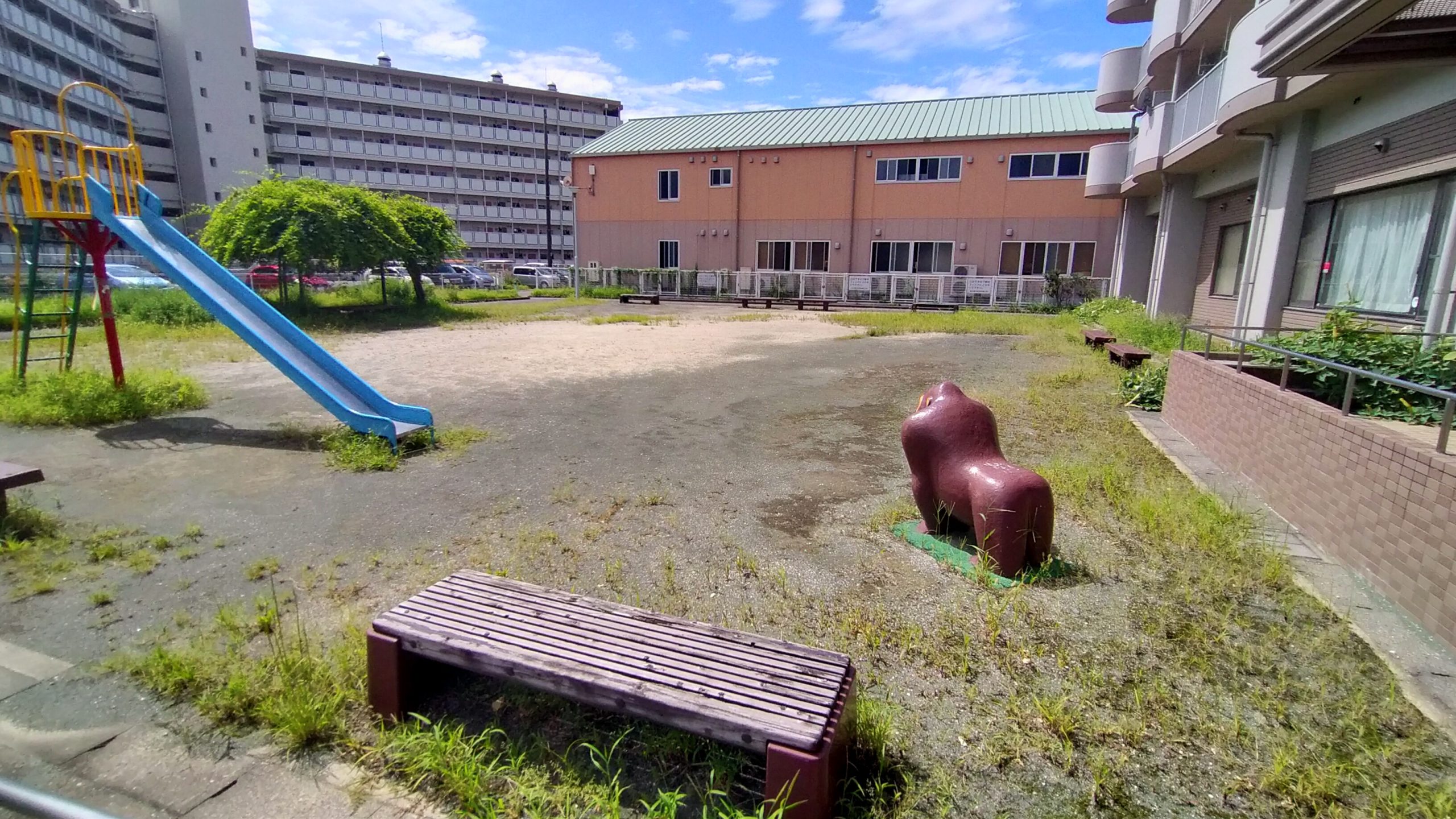 敷地内にキッズパークもありお子様も安心して遊んでいただけます