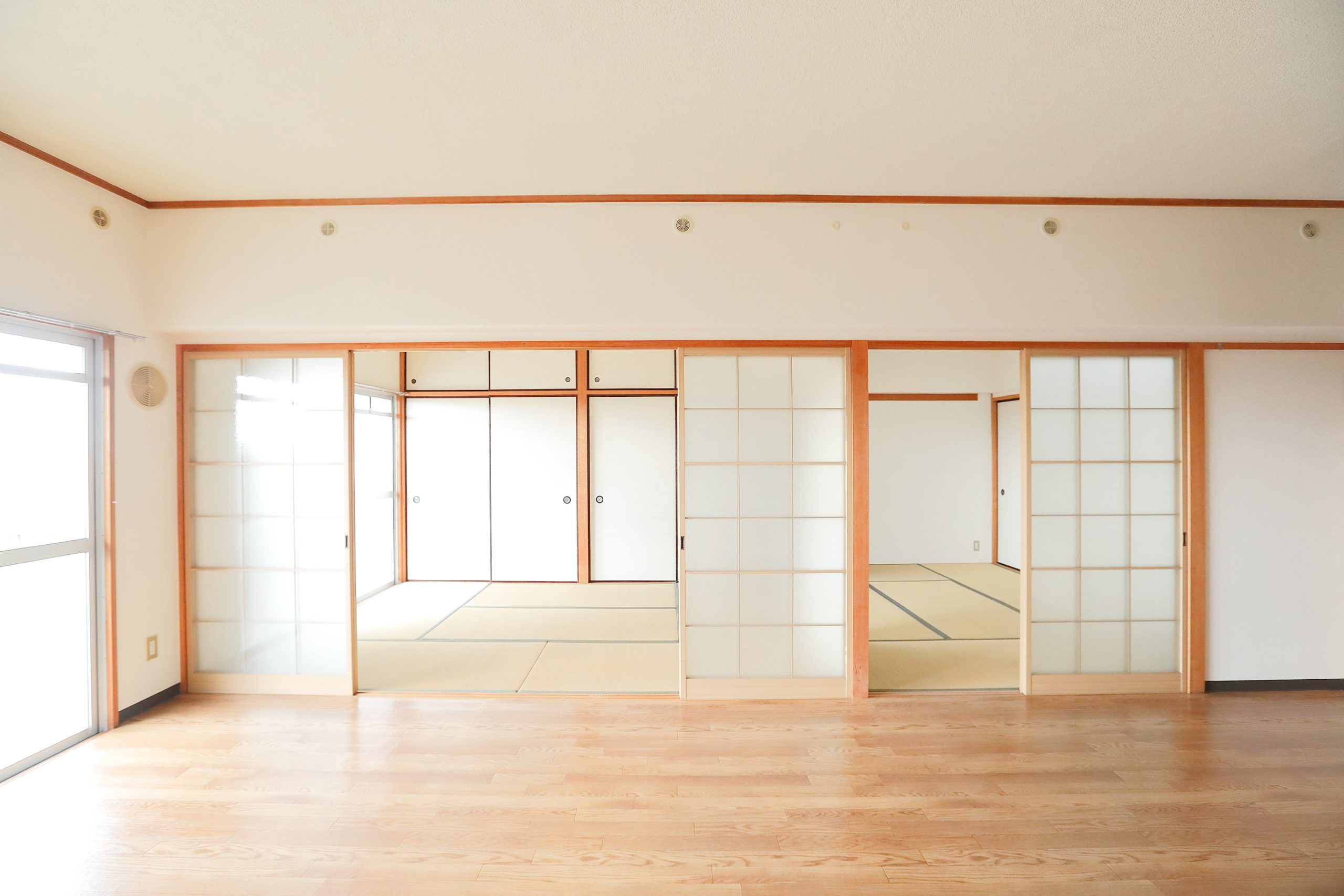 リビングダイニングから和室