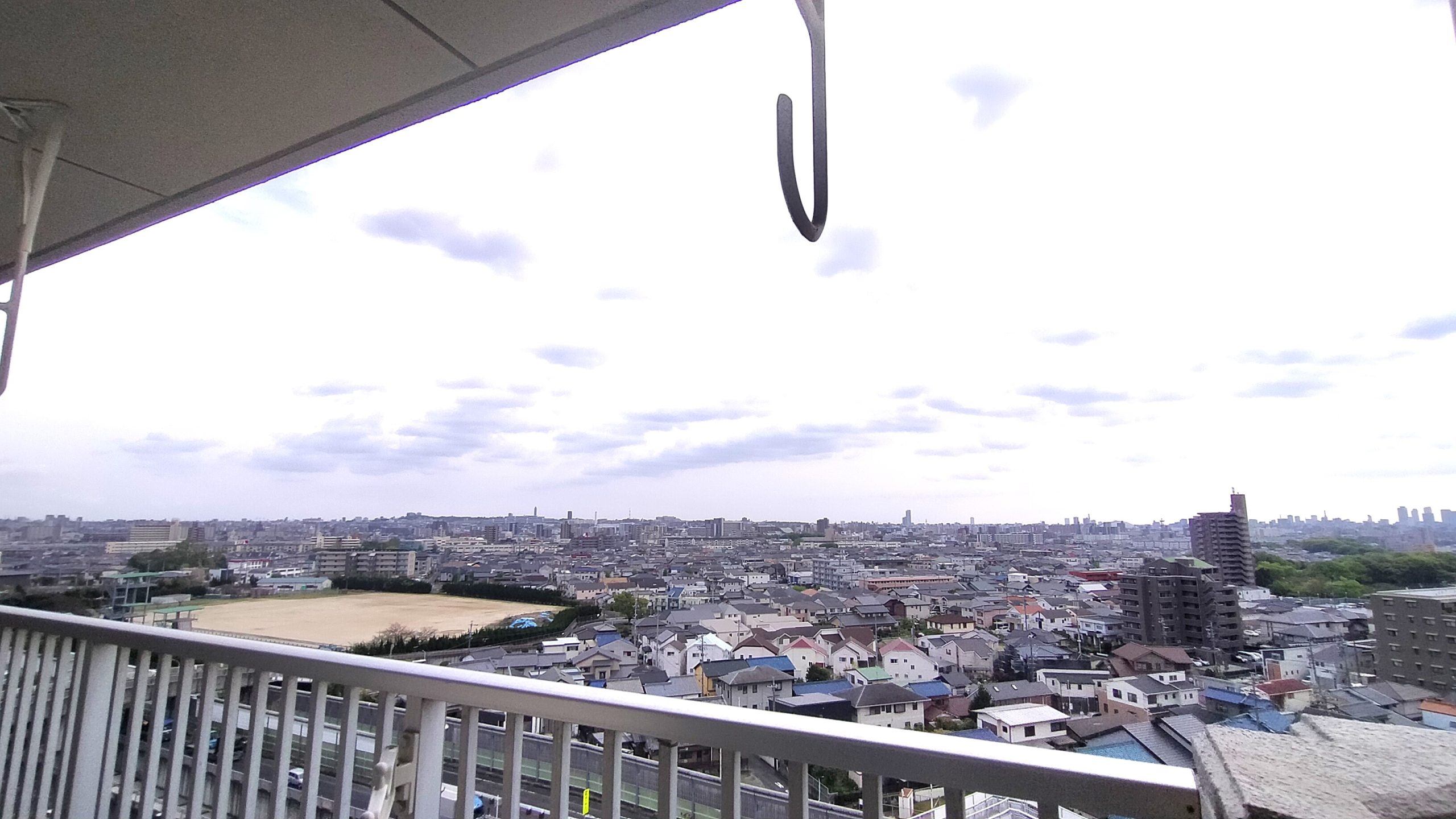 8階南面眺望2 名駅のビル群やスカイタワーも望めます