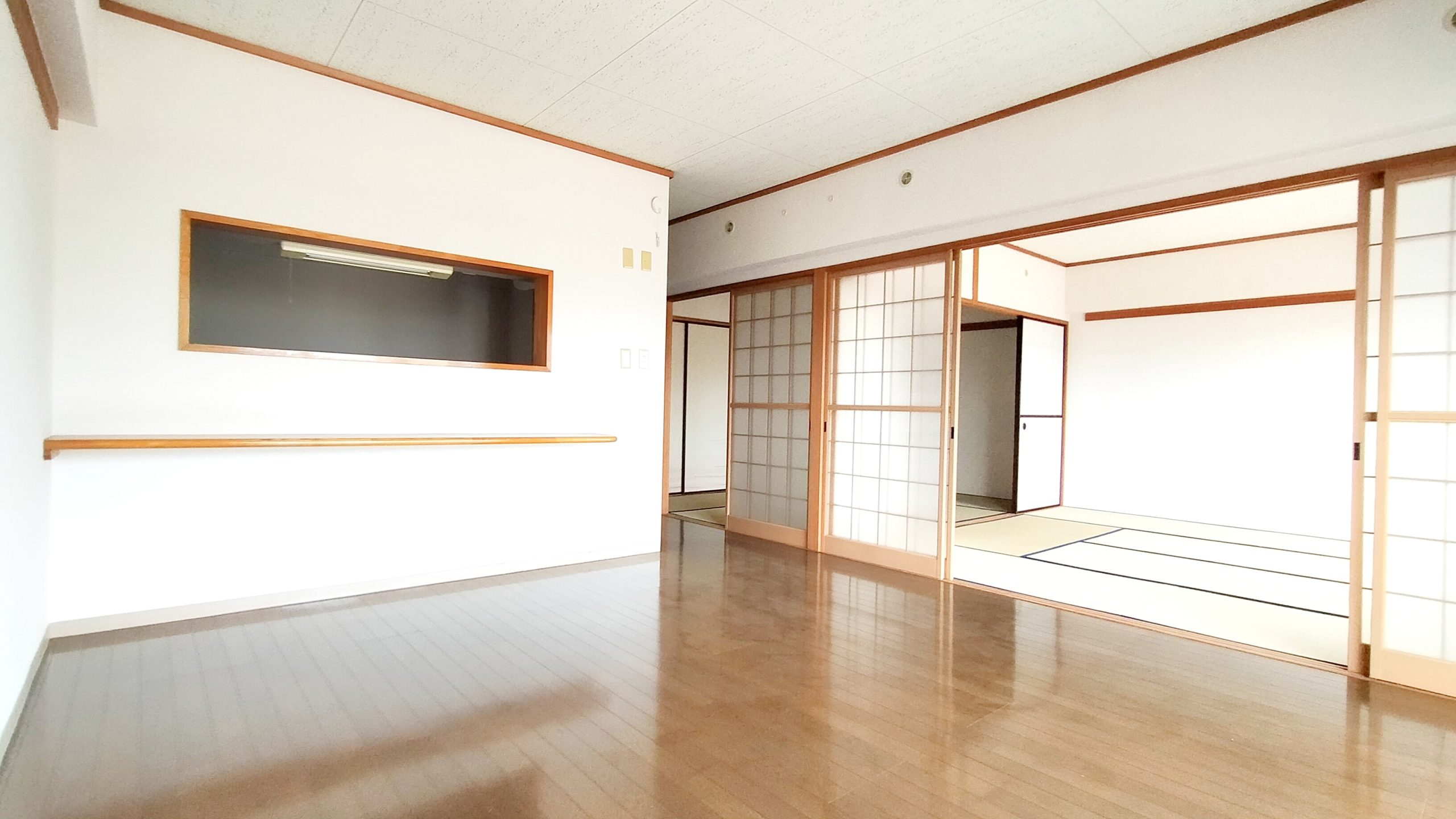 南面2面採光のため明るく広々としたリビング