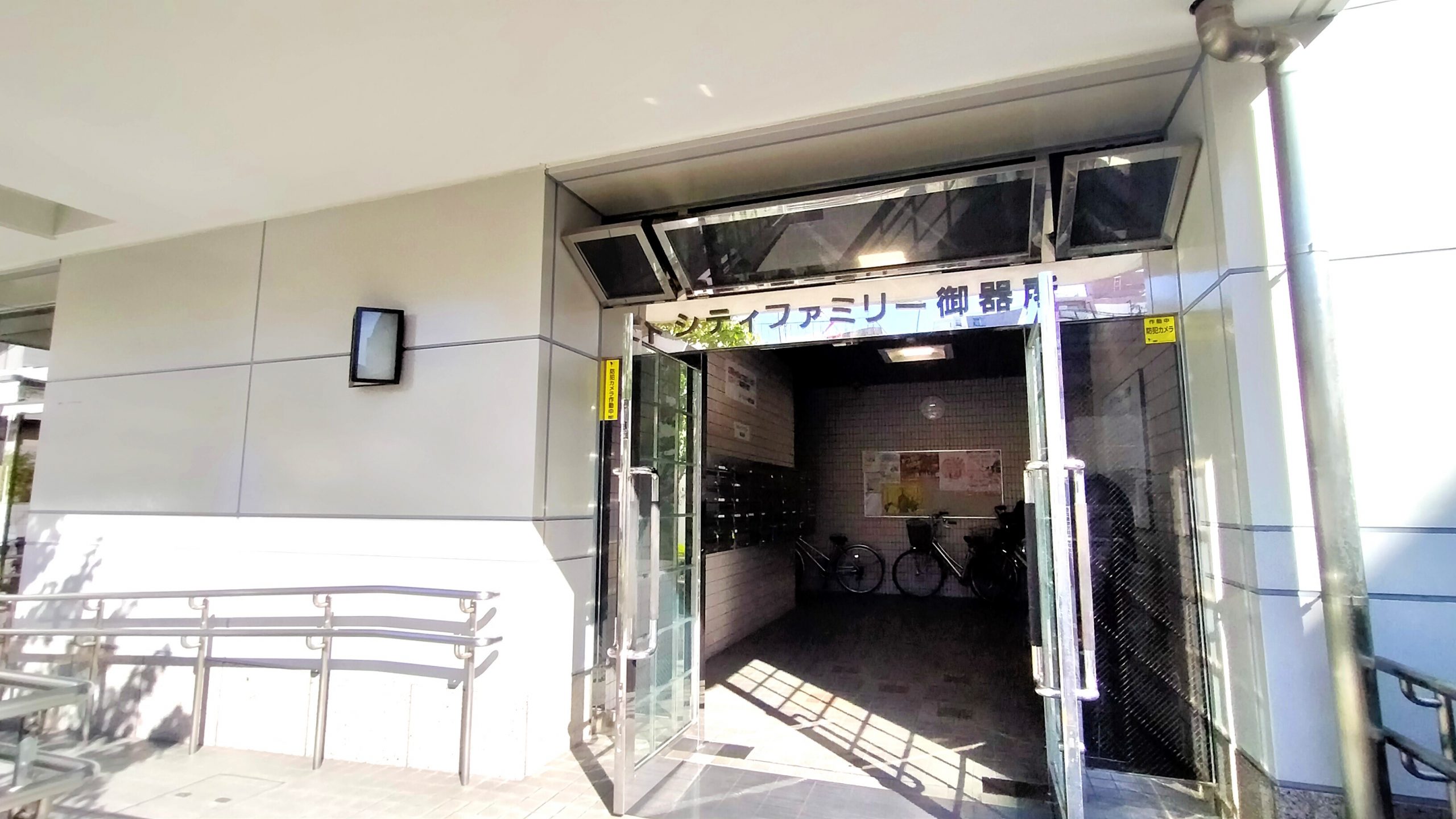 地下鉄御器所駅2番出口から東へ50mで住宅入口すぐ!