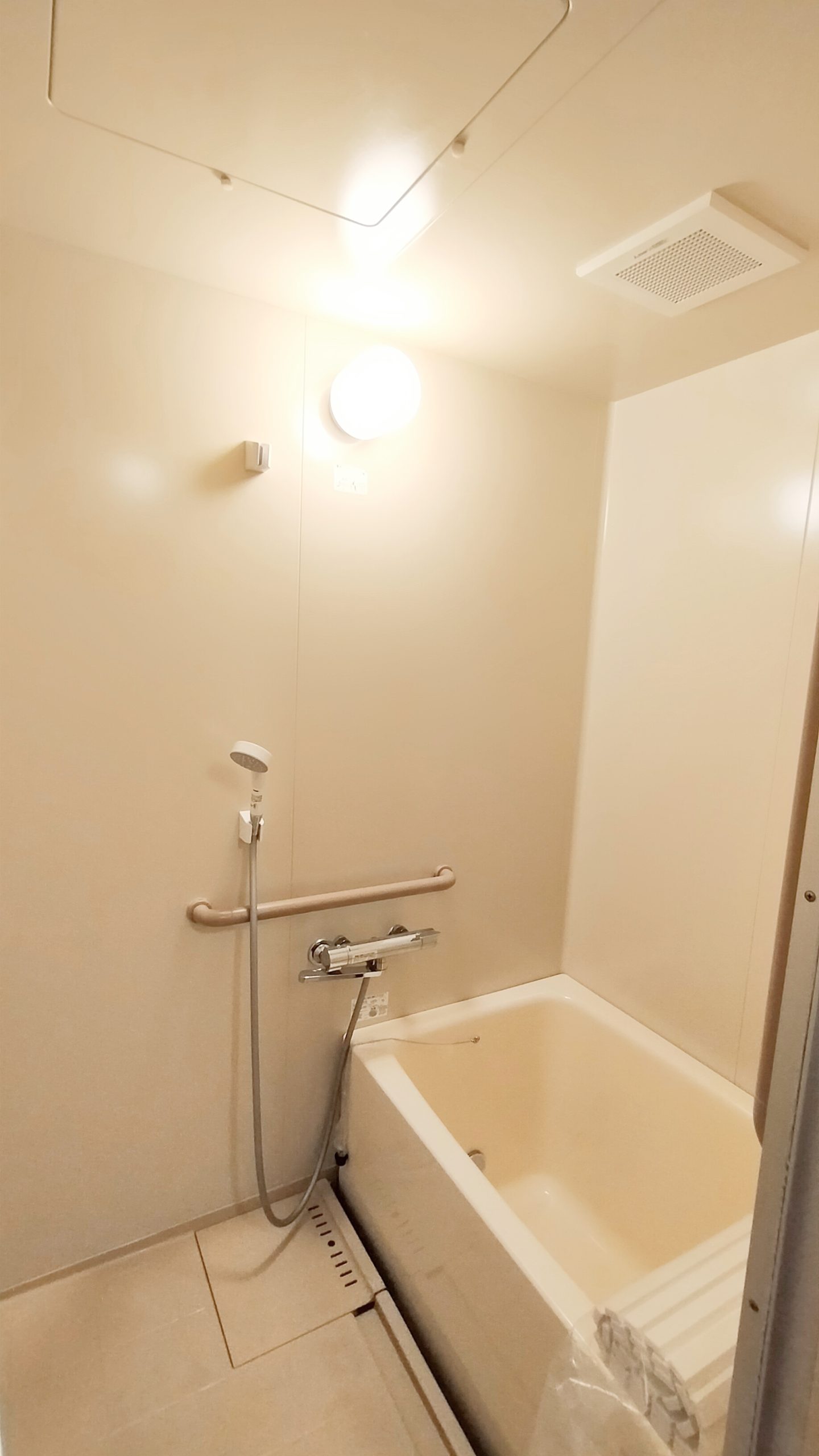 シンプルなユニットバス