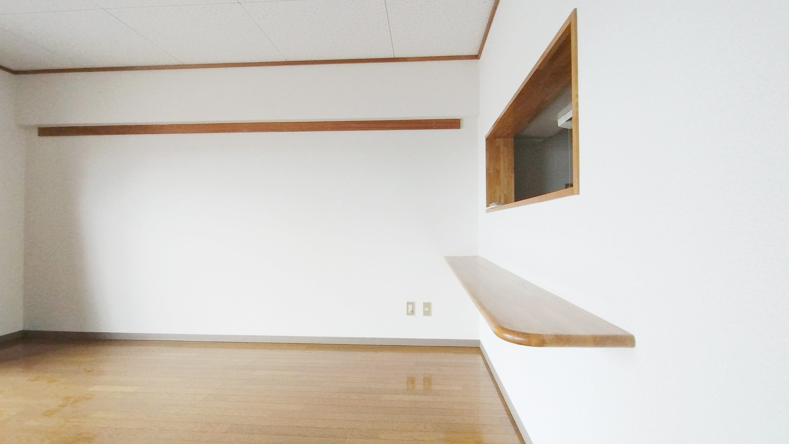 キッチンまでひと続きの広々リビングです