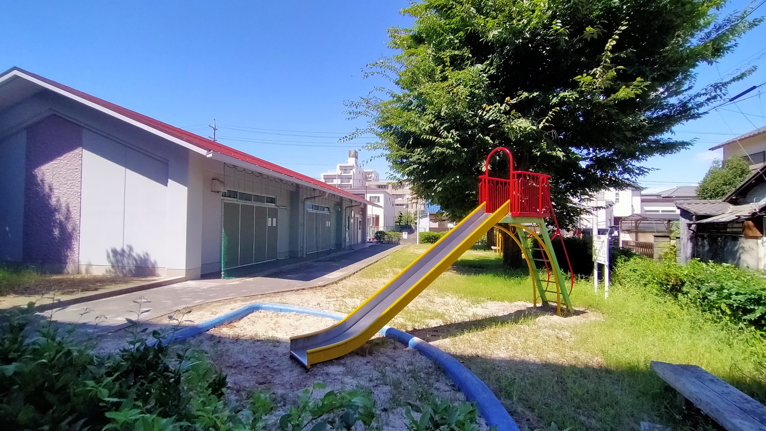 敷地内にキッズパークがあるのでお子様がお外で遊んでも安心です