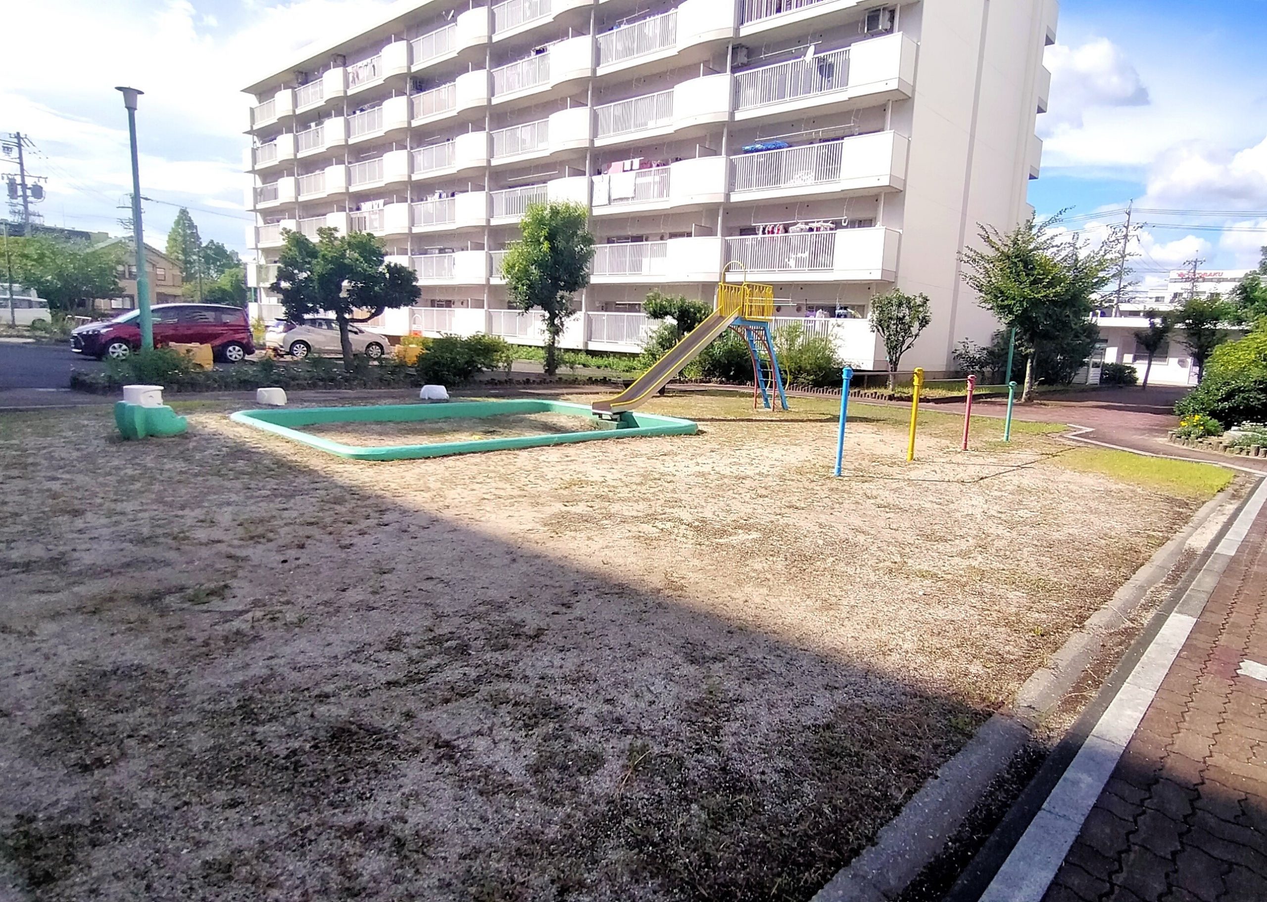 C棟南側キッズパーク② 敷地内にキッズパークがあり、お子様も安心してあそぶことができます