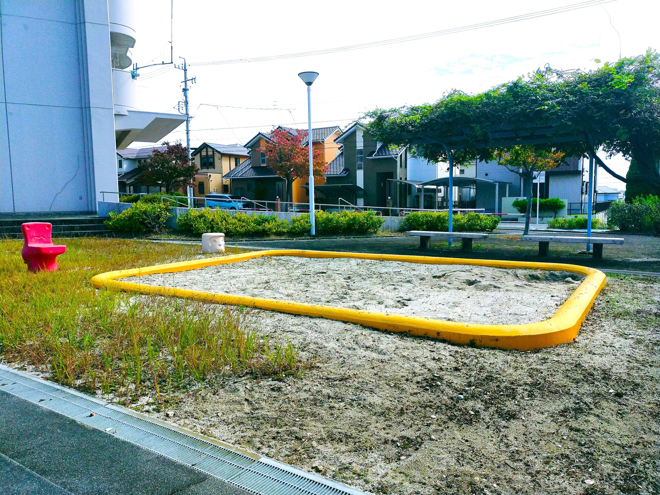 かばとさるの見守るお砂場