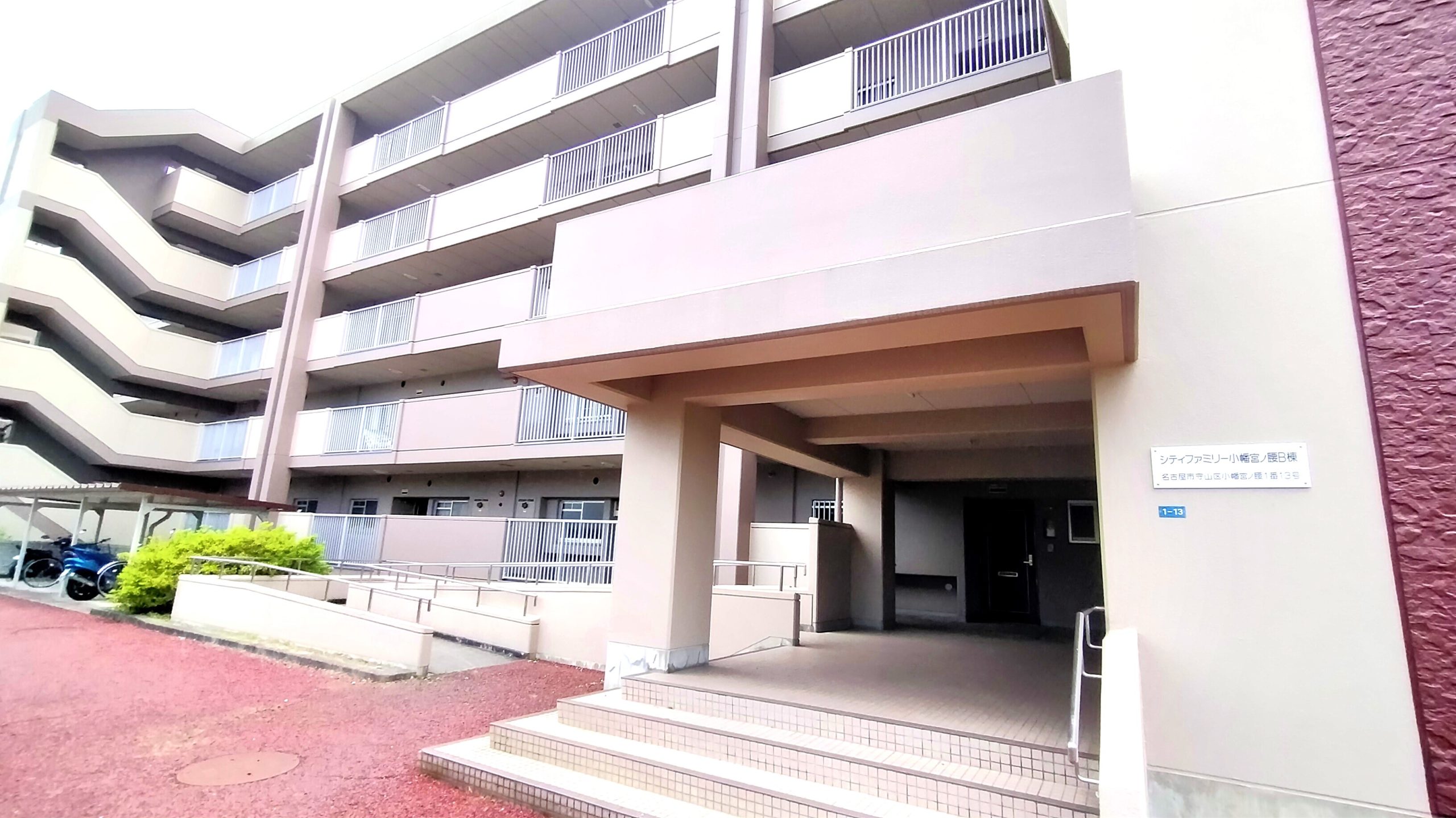 B棟エントランス