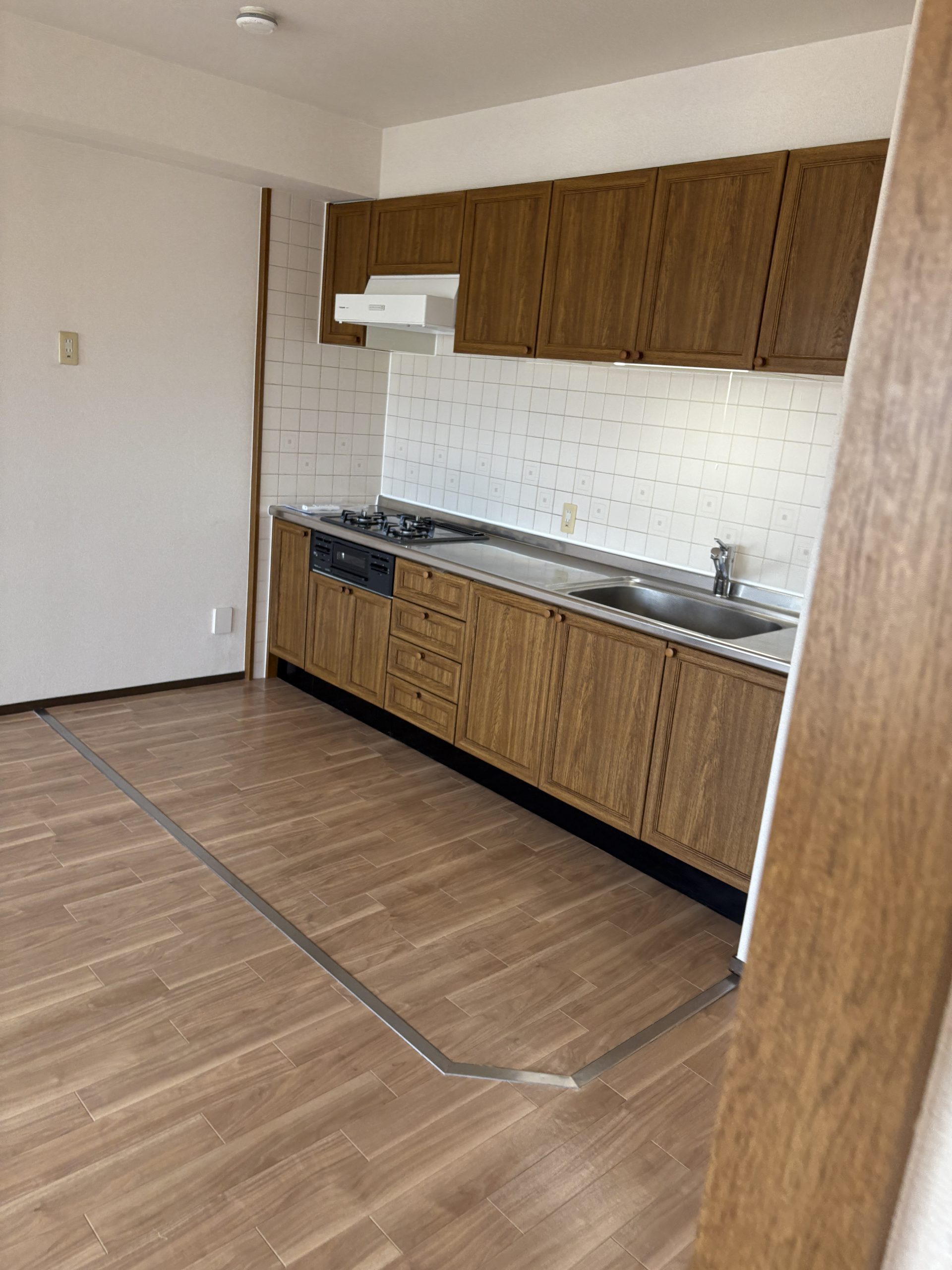 キッチンはビルトインコンロになっています