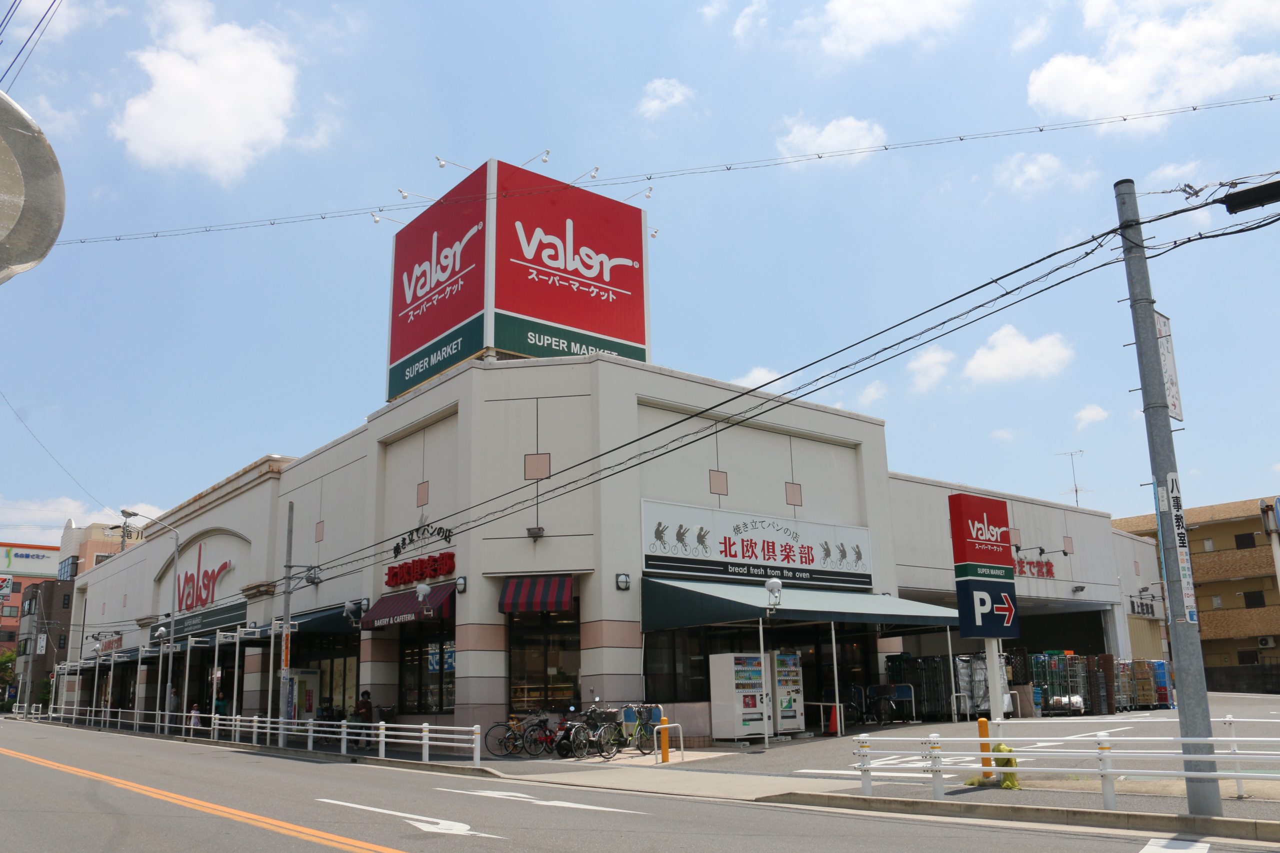 バロー滝川店まで徒歩6分