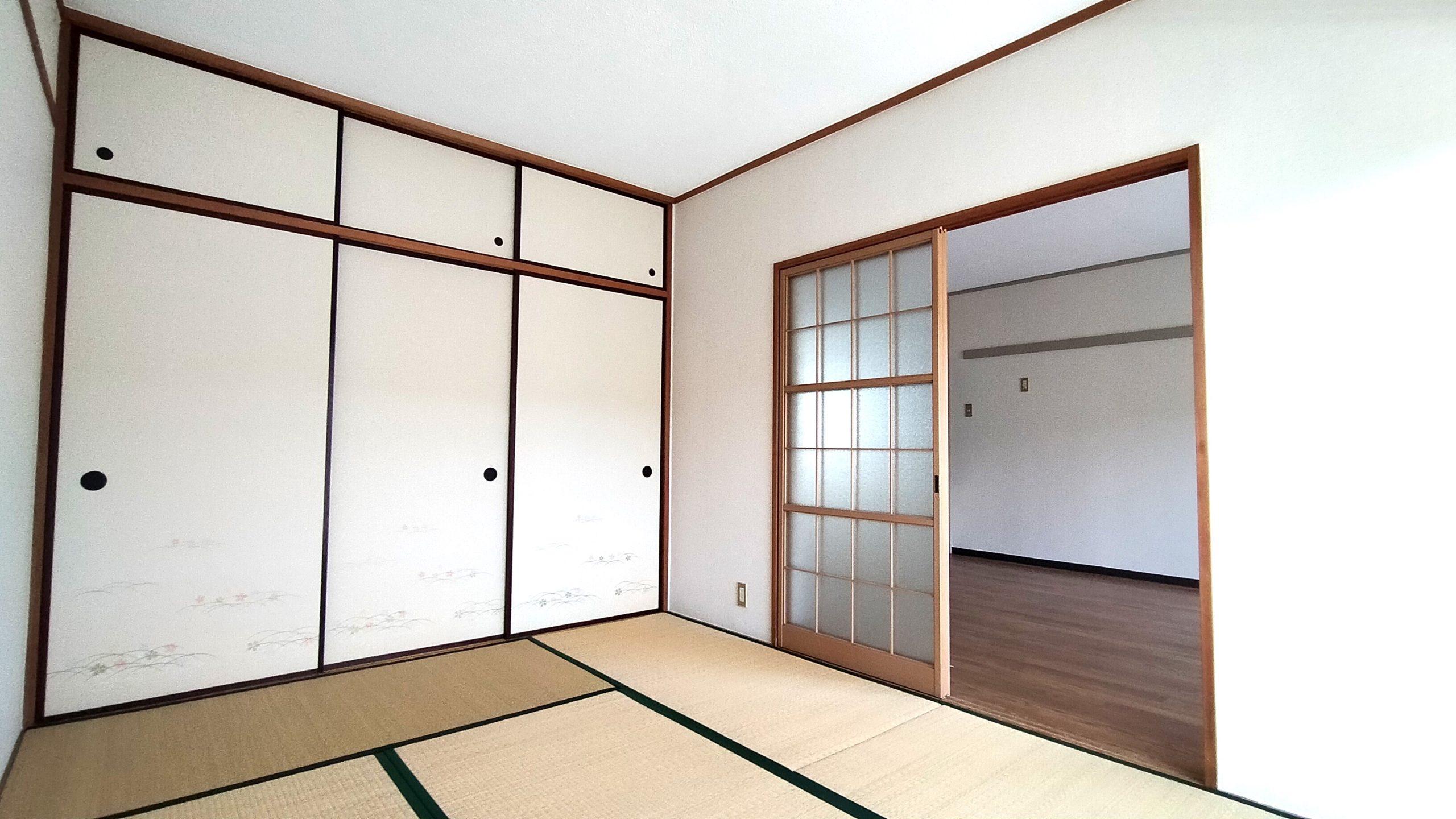 明るく広々した和室はお子様も安心して遊ばせることが出来ます