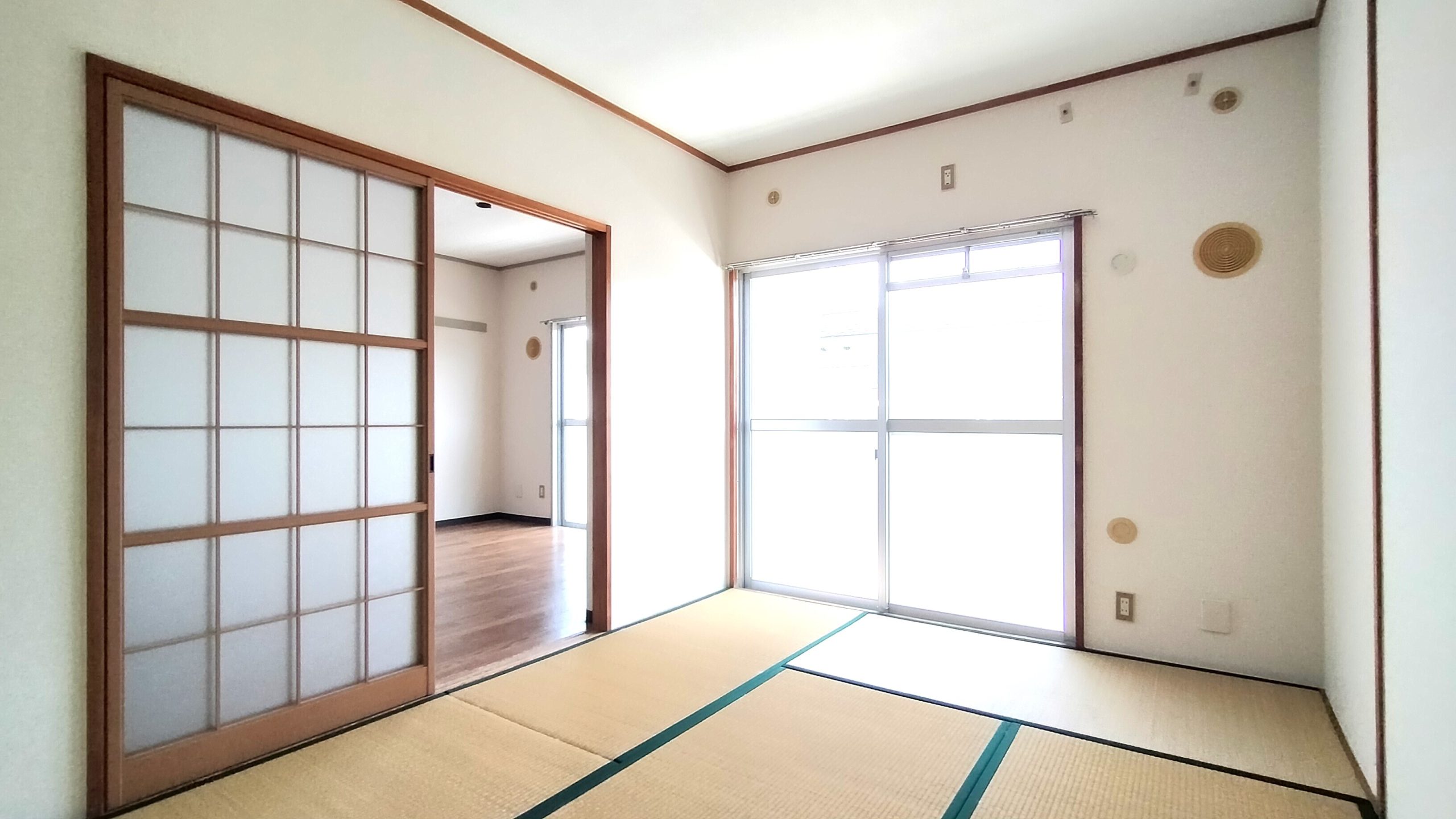 南面2面続く開口が室内を明るくします