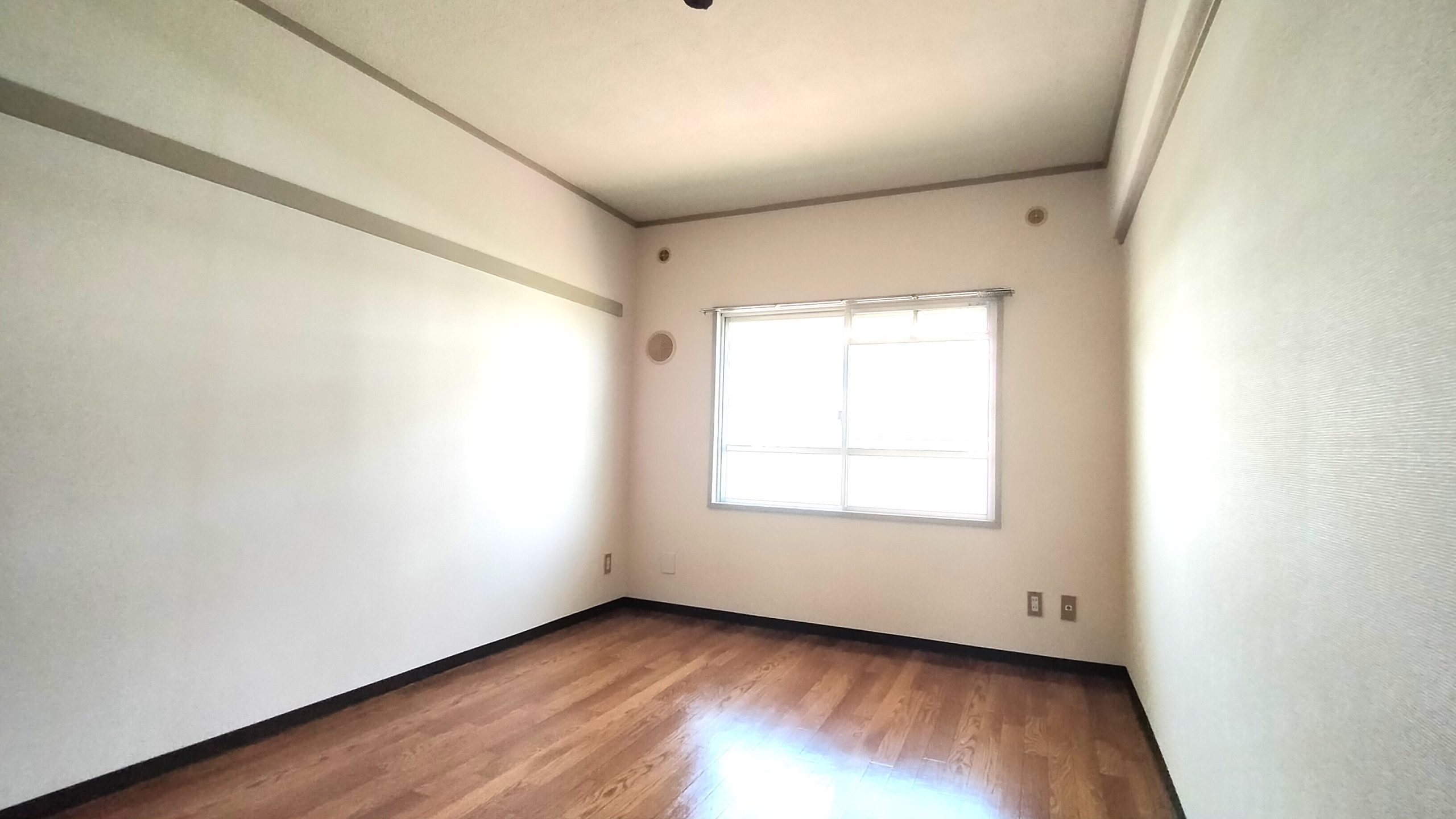 北側洋室も開口があるため明るく過ごせます