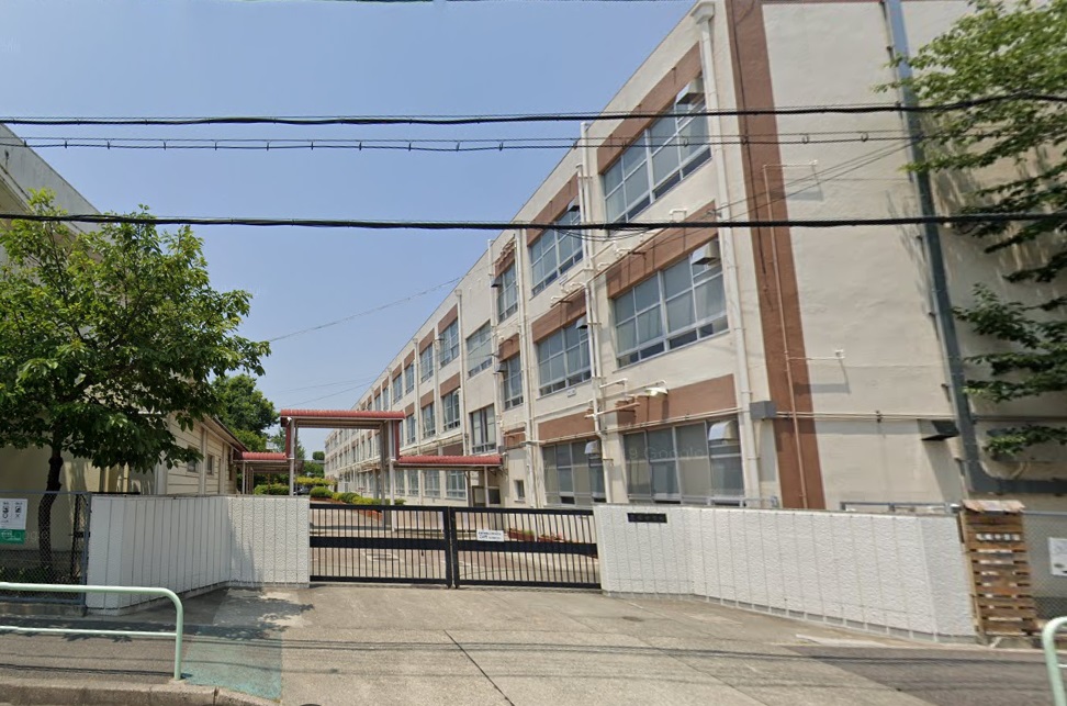 名塚中学校まで徒歩7分