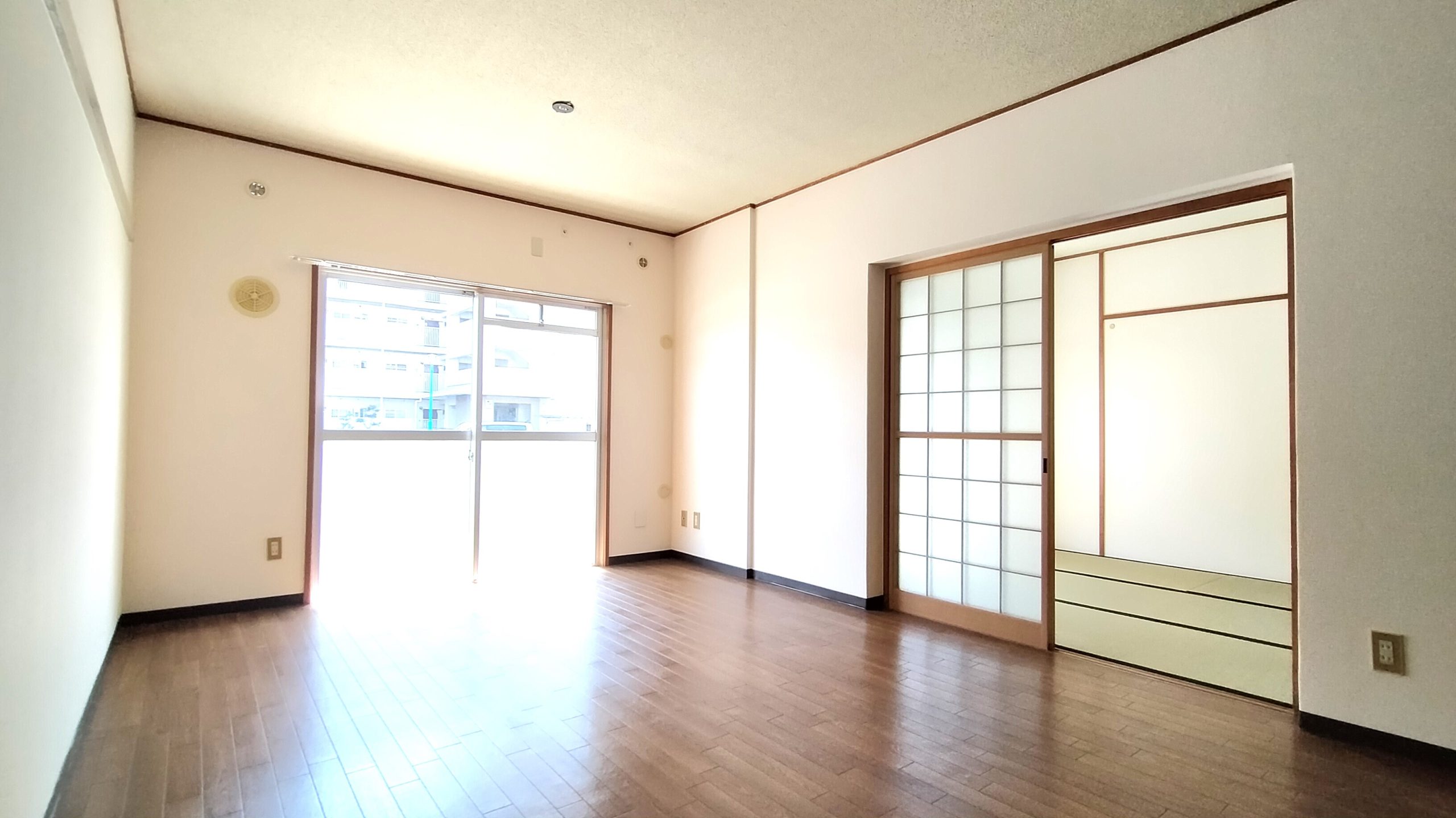 南面開口で日中とても明るく過ごせます 専用庭付き!