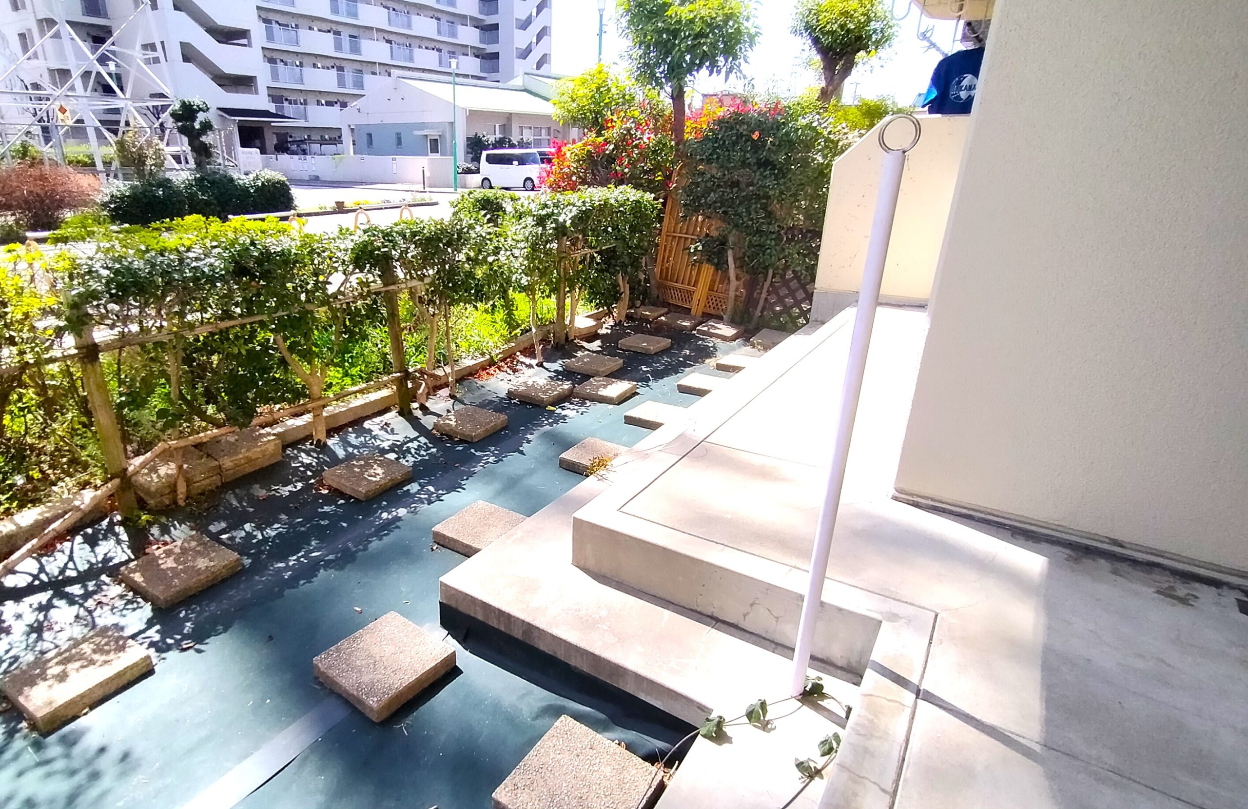 専用庭でお子様も遊んでいただけます