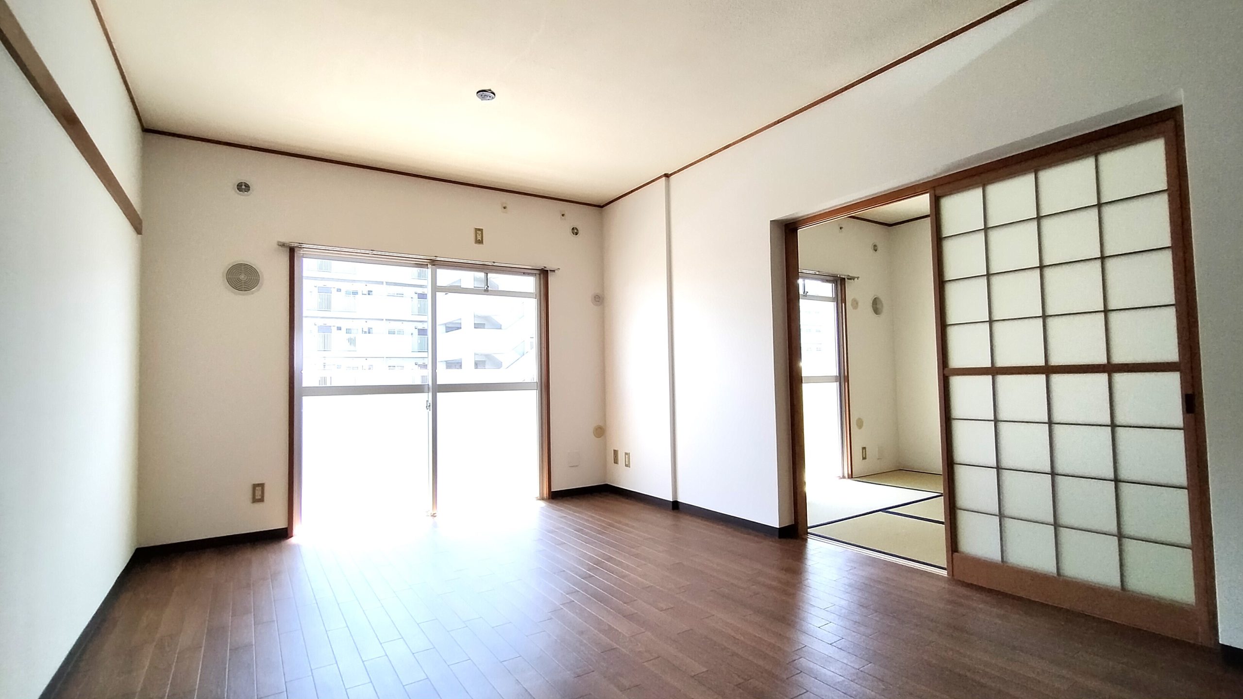 南面開口で日中とても明るく過ごせます