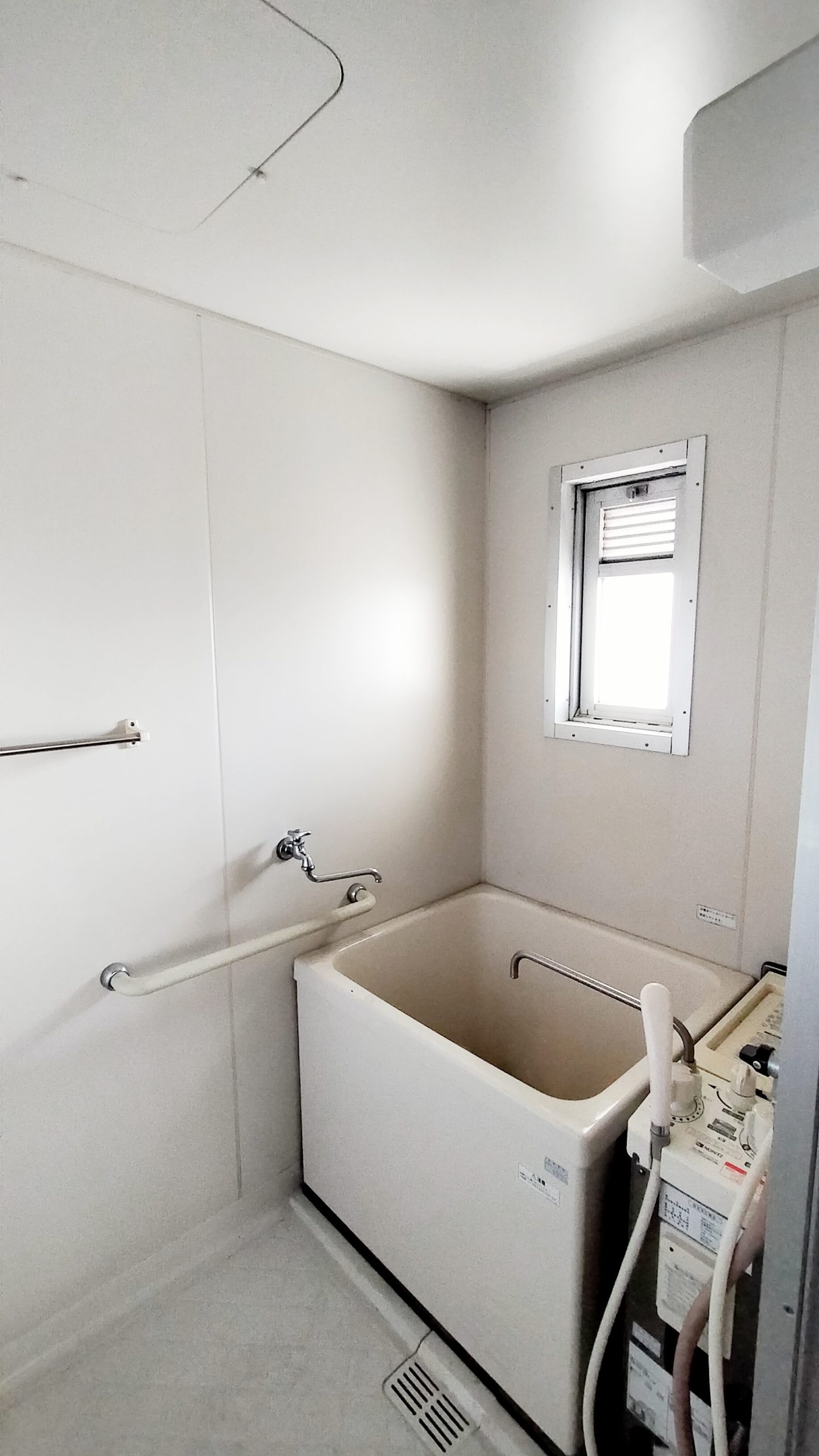 シンプルなユニットバス