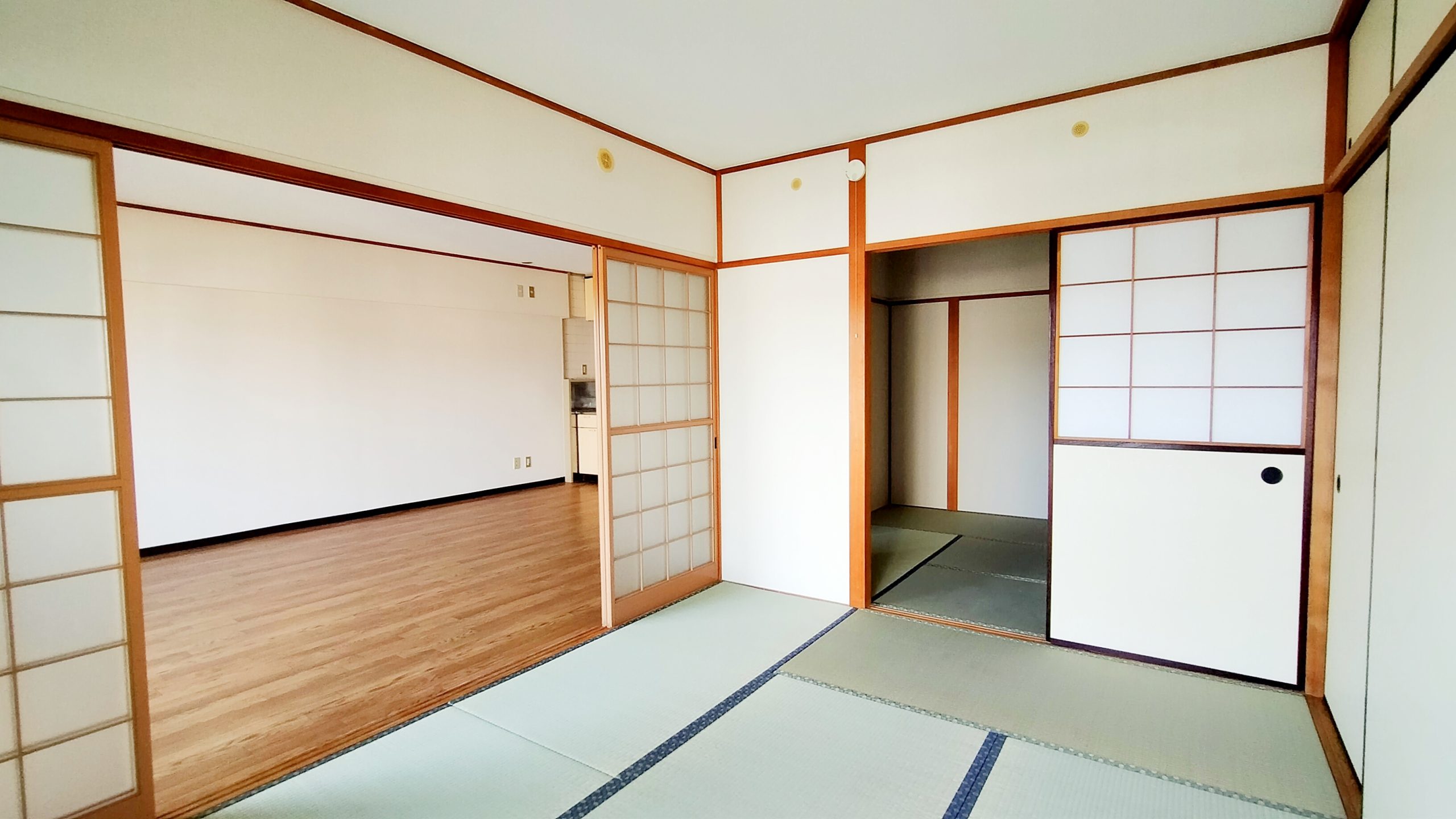 夏は涼しく冬は暖かい和室はお子様を遊ばせるのにも最適です