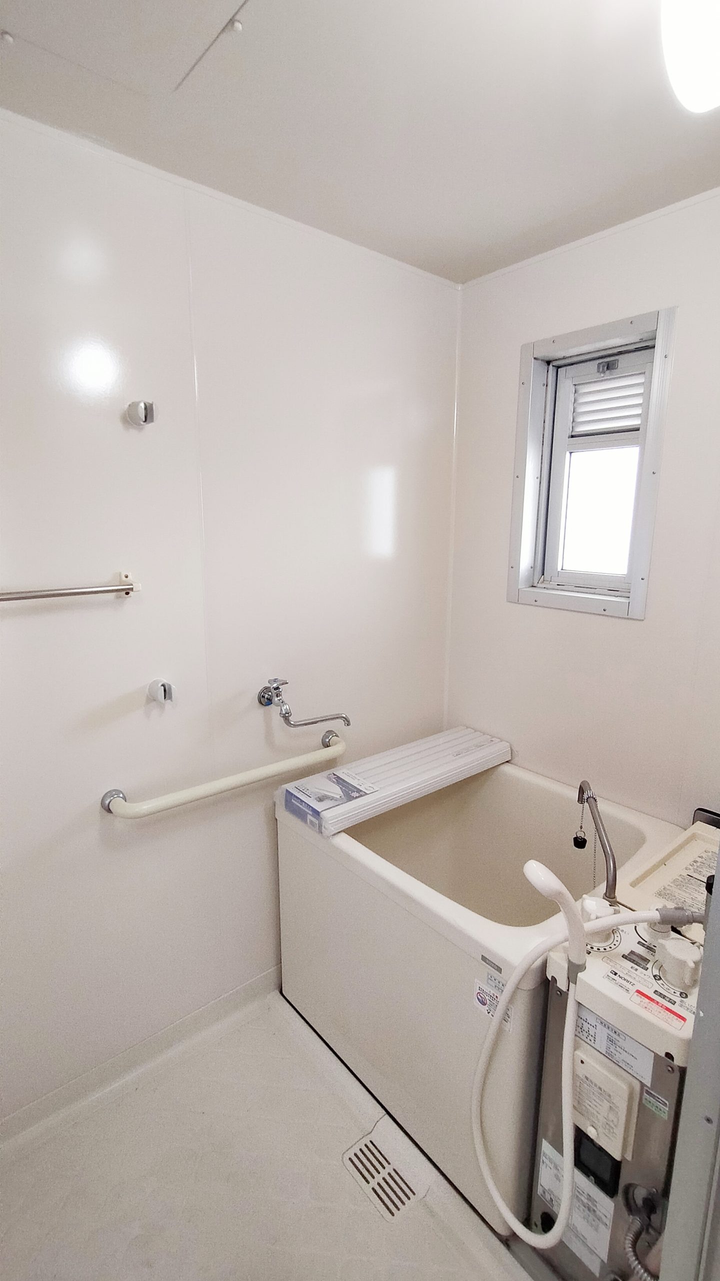 シンプルなユニットバス