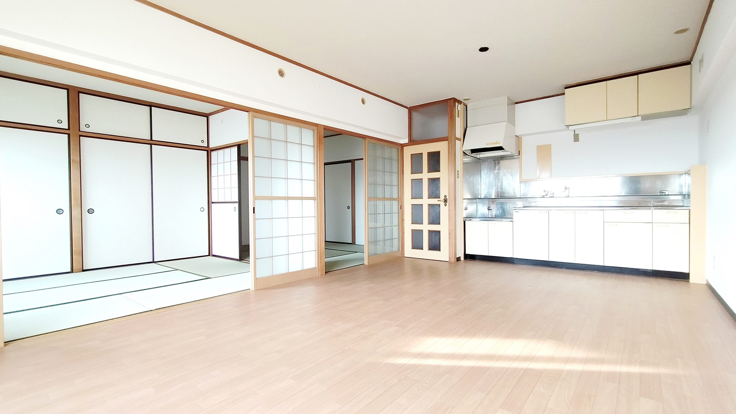 南面2面採光のため明るく広々としたリビング