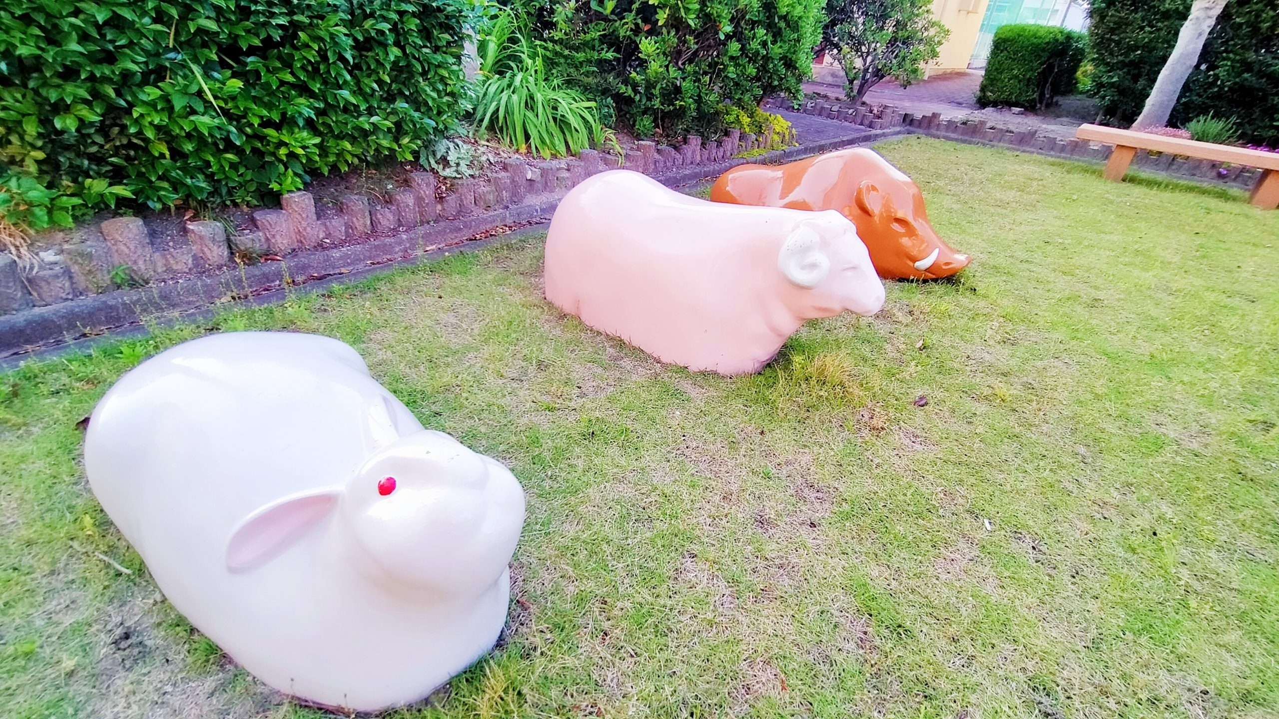 うさぎ・ひつじ・いのししも見守っています