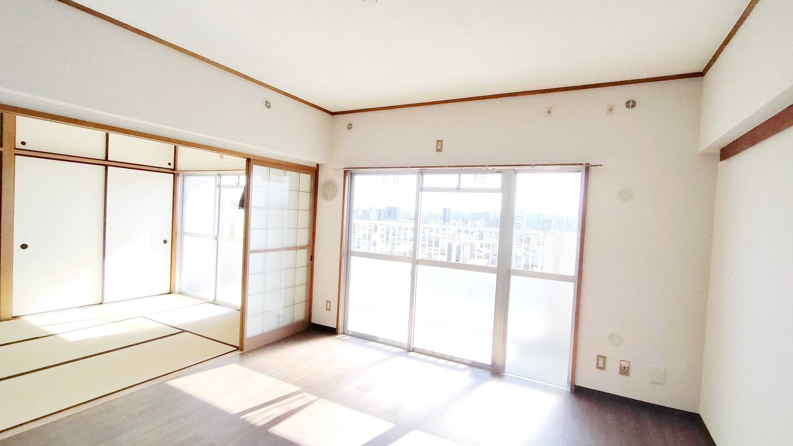 リビング和室と南面2面の開口は日当たり抜群です!