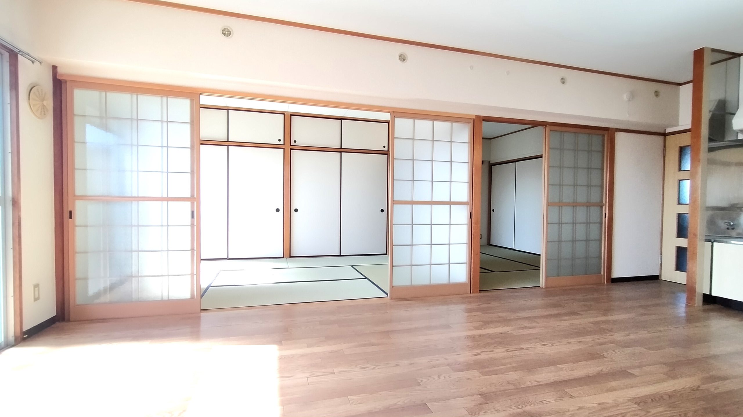 和室にも開口があるために柔らかな日差しが差し込みます